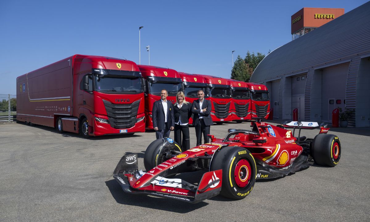 IVECO consegna 16 veicoli commerciali leggeri e pesanti alla Scuderia Ferrari HP - - Lombardia Truck