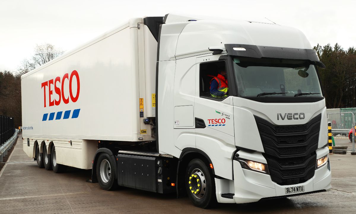 IVECO rafforza la logistica sostenibile con 42 nuovi IVECO S-Way CNG  - - Lombardia Truck
