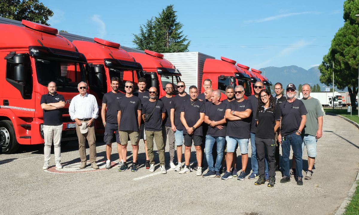 IVECO consegna 15 Eurocargo a Pengo tramite la concessionaria Industrial Cars - - Lombardia Truck