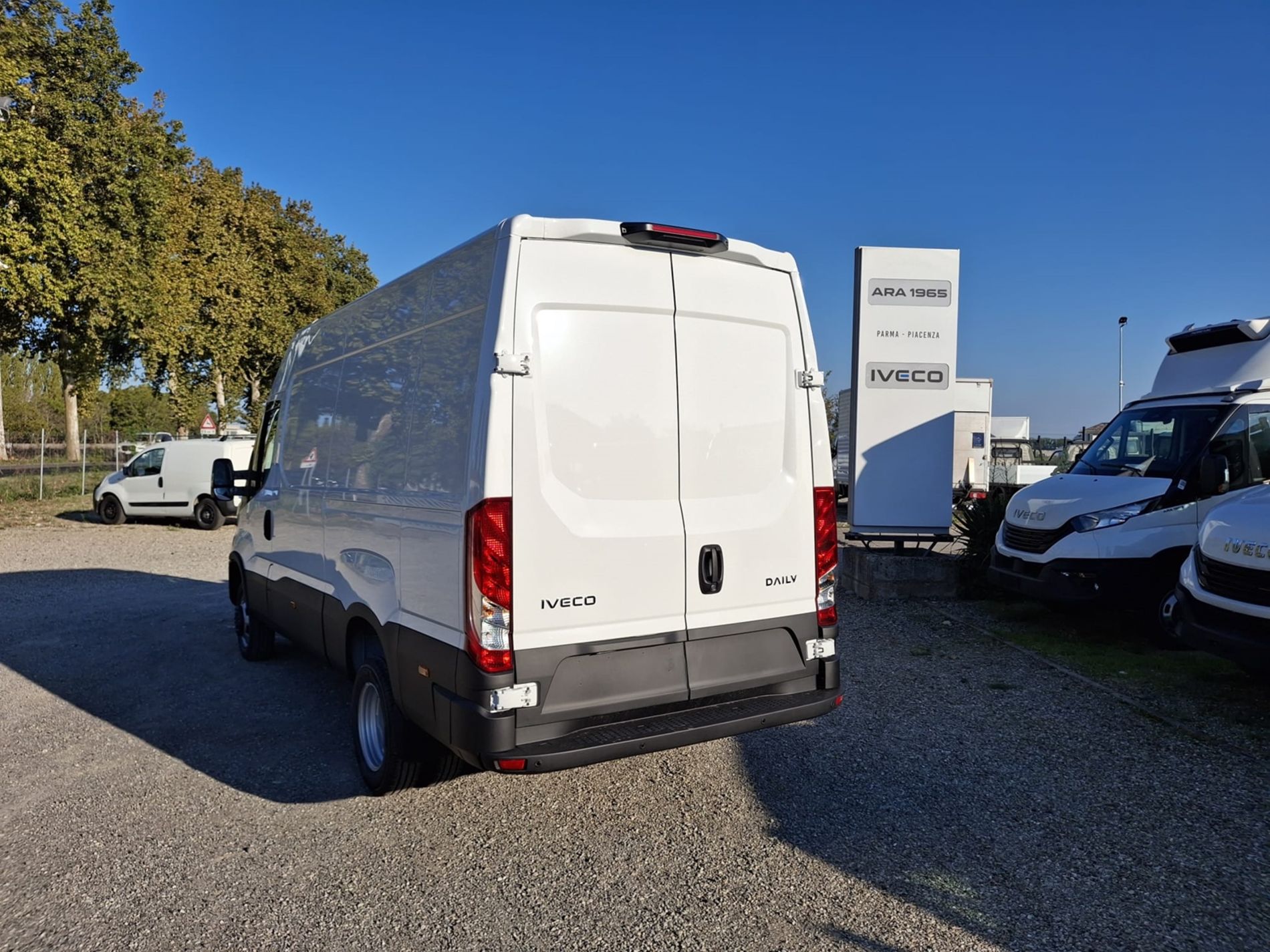 IVECO 35c18 - Lombardia Truck