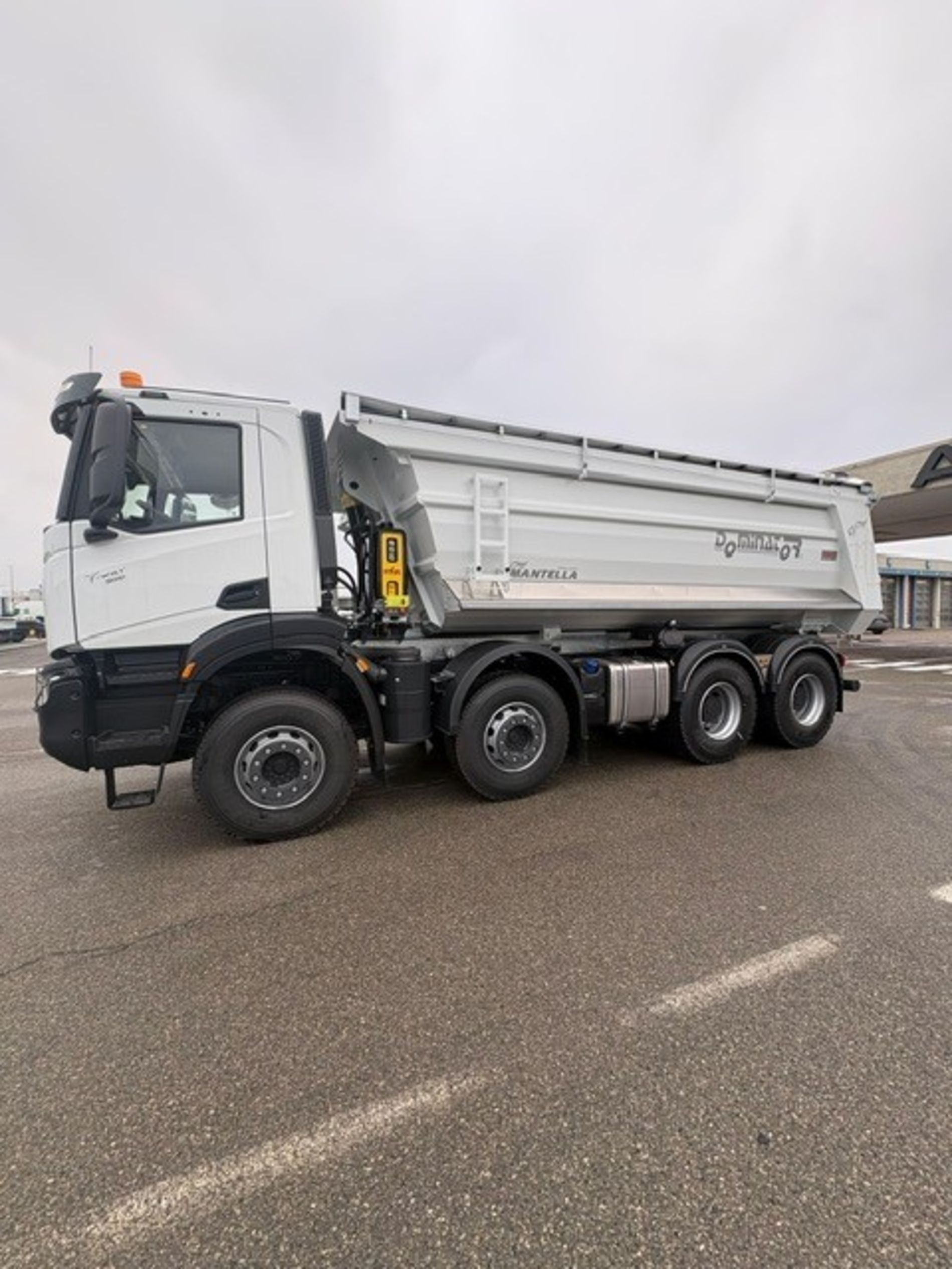 IVECO AD410T - Lombardia Truck