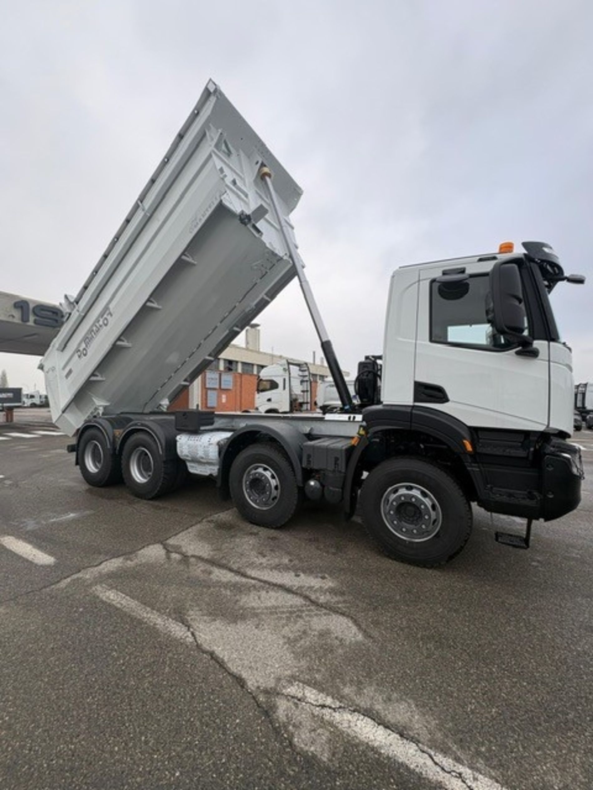 IVECO AD410T - Lombardia Truck
