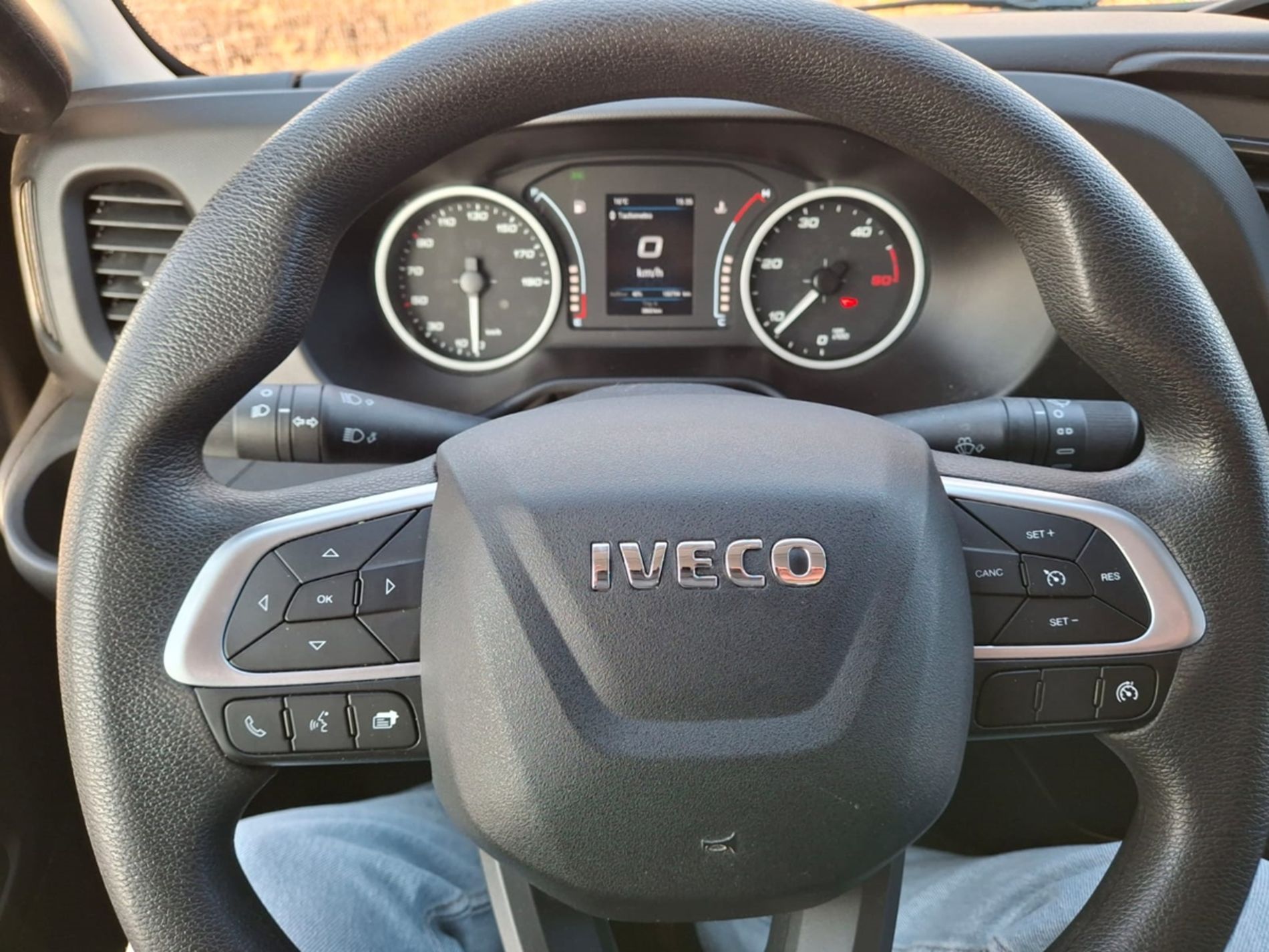 IVECO Daily V 35.14 2019 - daily 35 S14H 3750 HD cab. EVId - Lombardia Truck