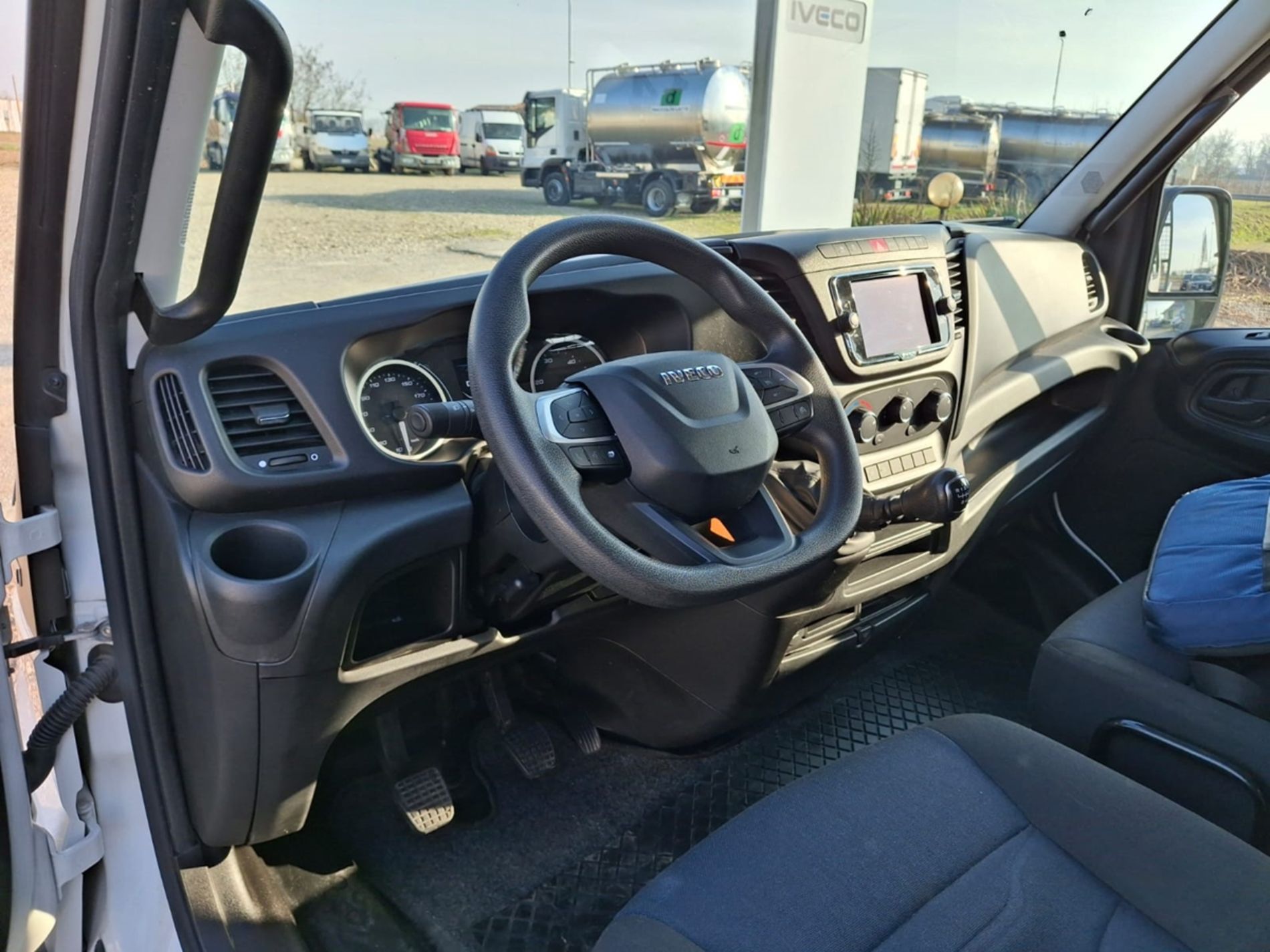 IVECO Daily V 35.14 2019 - daily 35 S14H 3750 HD cab. EVId - Lombardia Truck