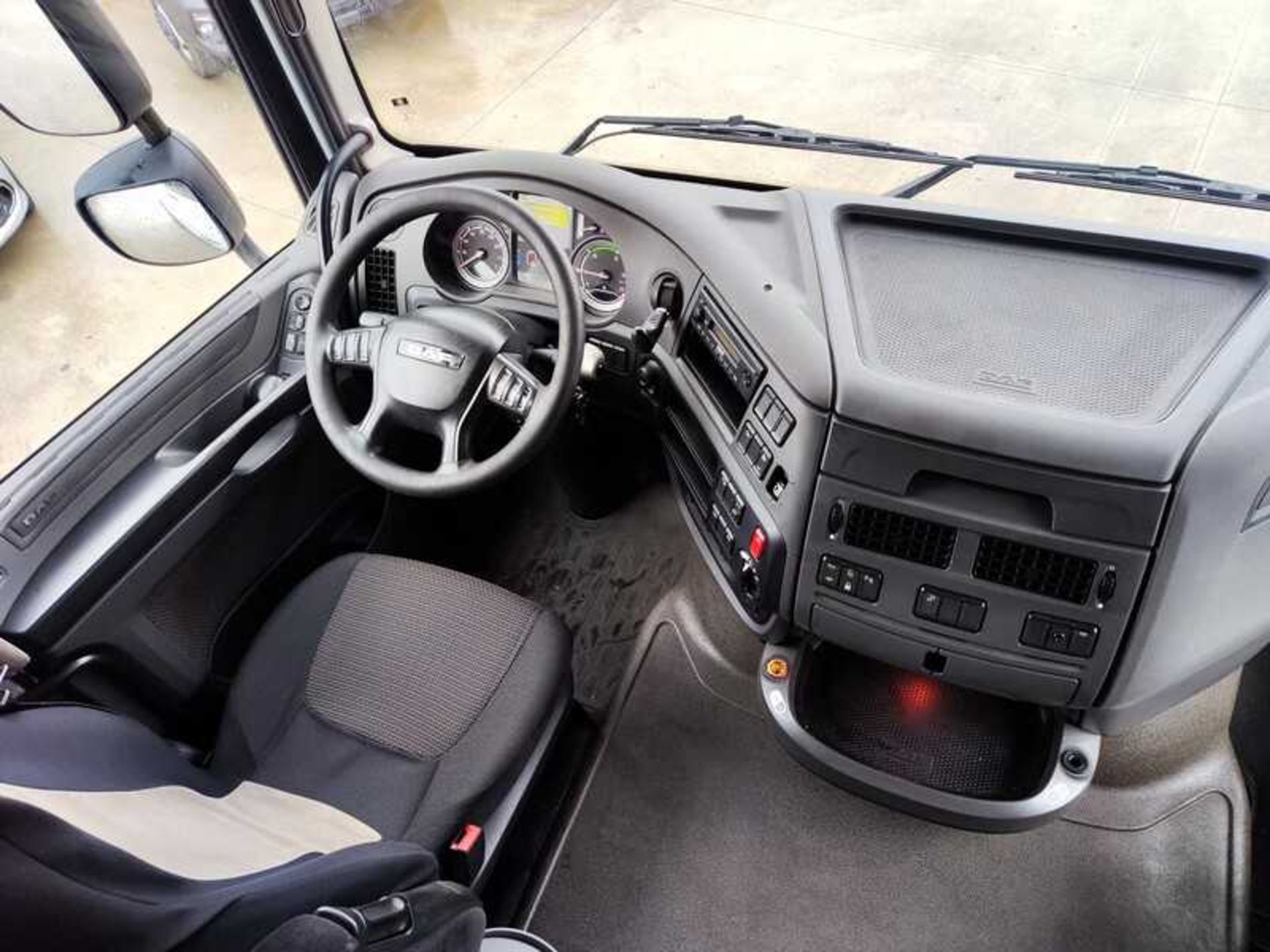 DAF XF 460 TRATTORE - Lombardia Truck