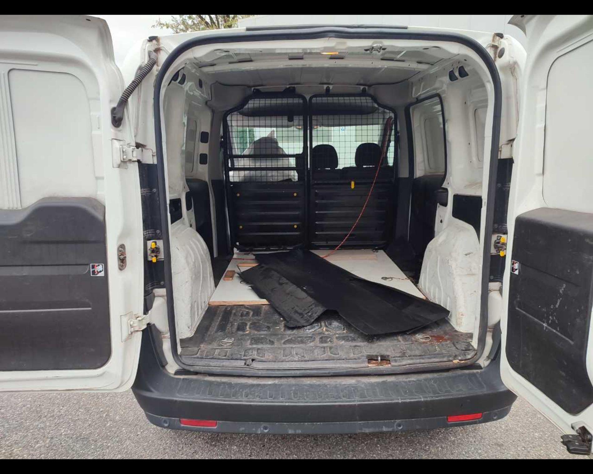 Fiat Doblo cargo 1.3 mjt 16v 90cv 15q E5+ - Lombardia Truck