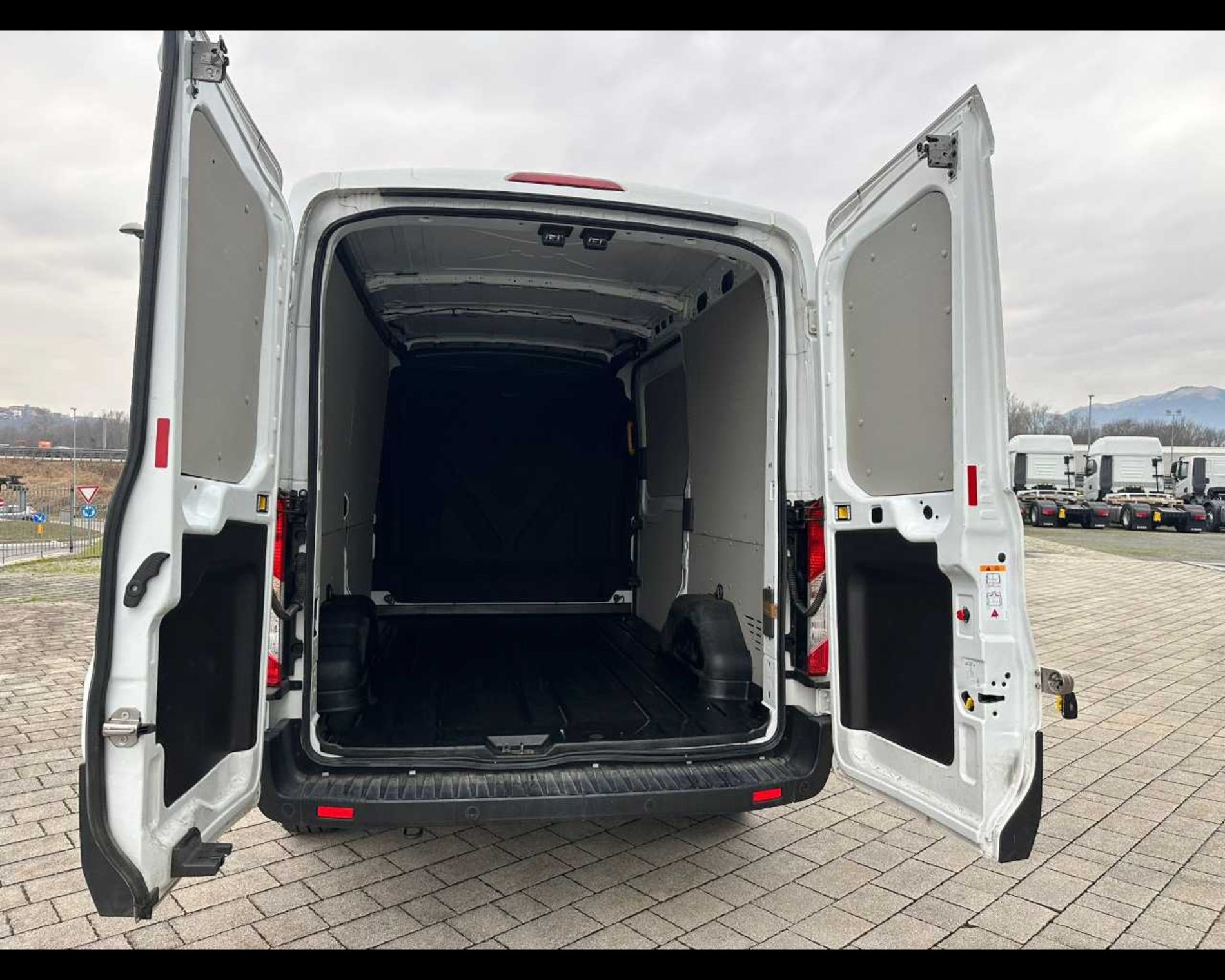 FORD TRANSIT 330 L - FURGONE - Lombardia Truck