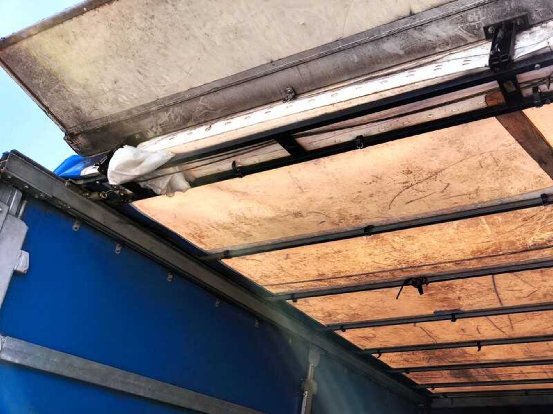 IVECO ML160E25/P CASSONE CENTINA + SPONDA - Lombardia Truck