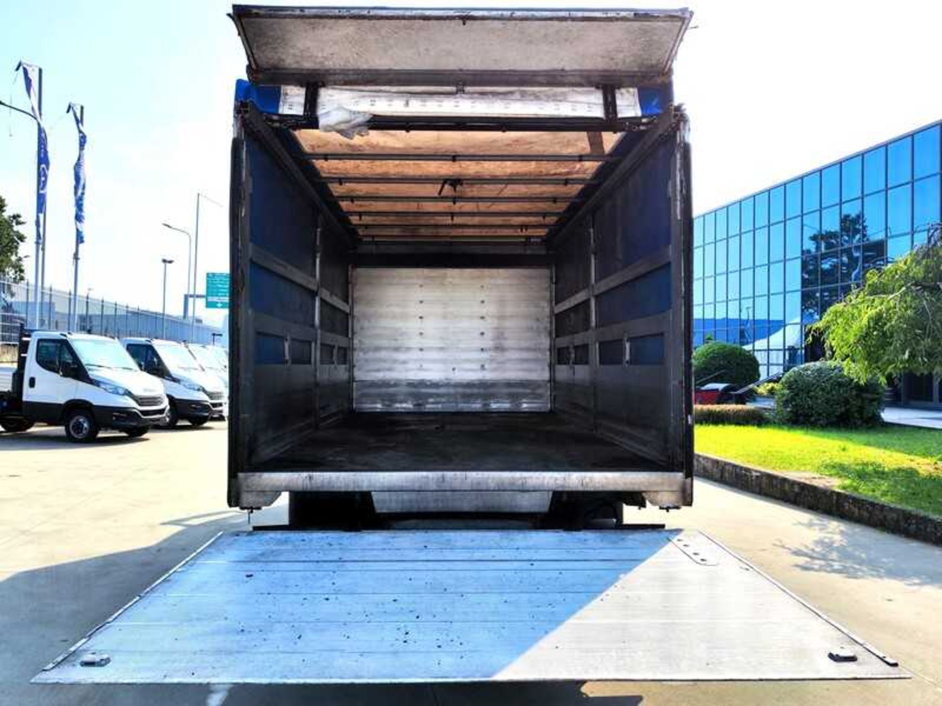 IVECO ML160E25/P CASSONE CENTINA + SPONDA - Lombardia Truck