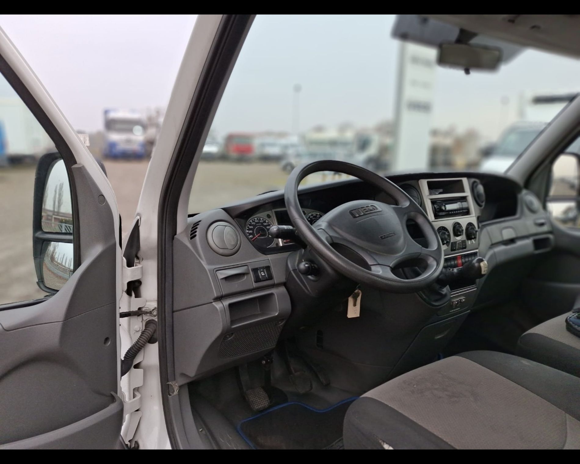 IVECO 35C13 - cabinato - Lombardia Truck