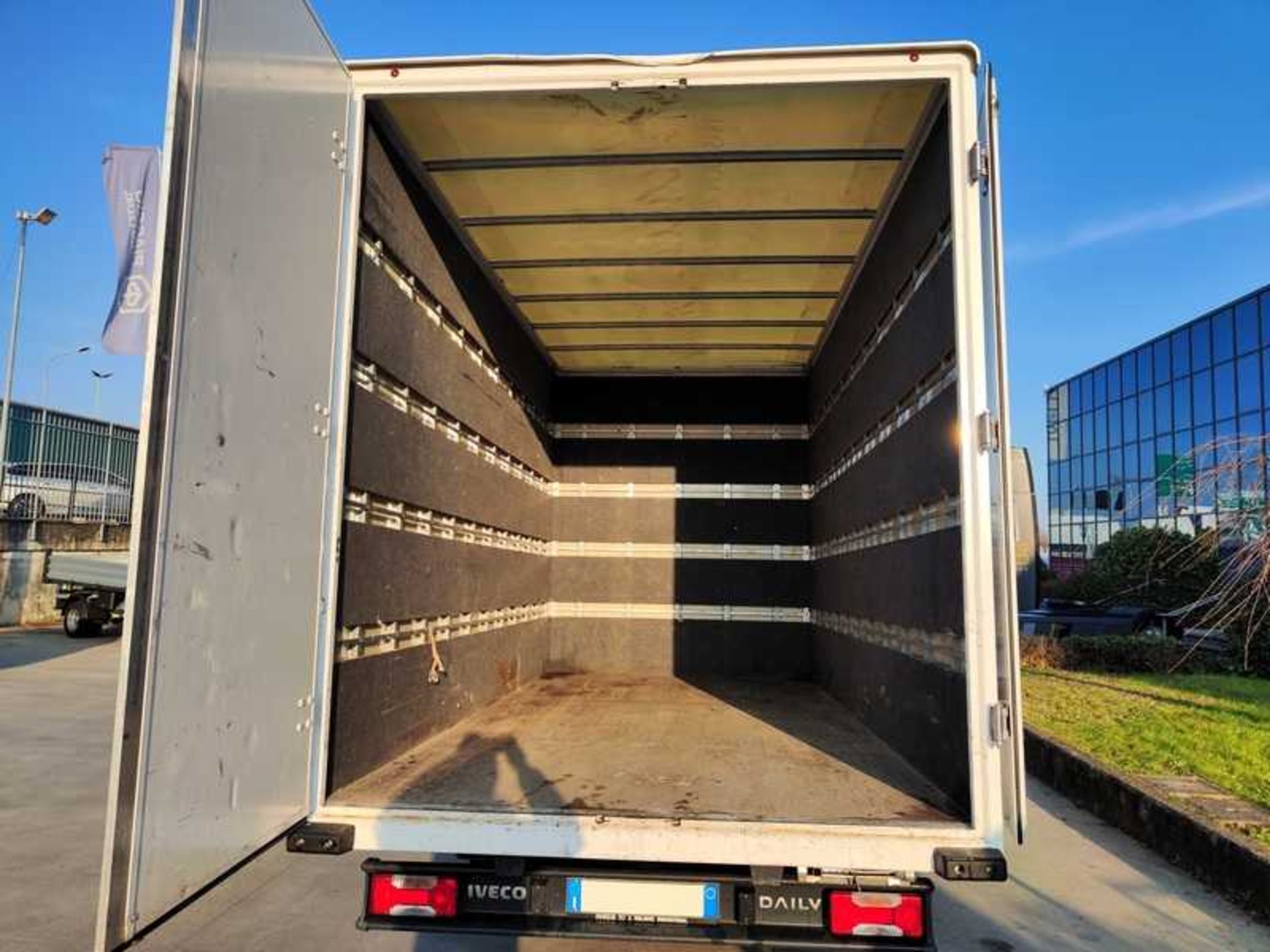 IVECO 35C14 FURGONE IN LEGA - Lombardia Truck