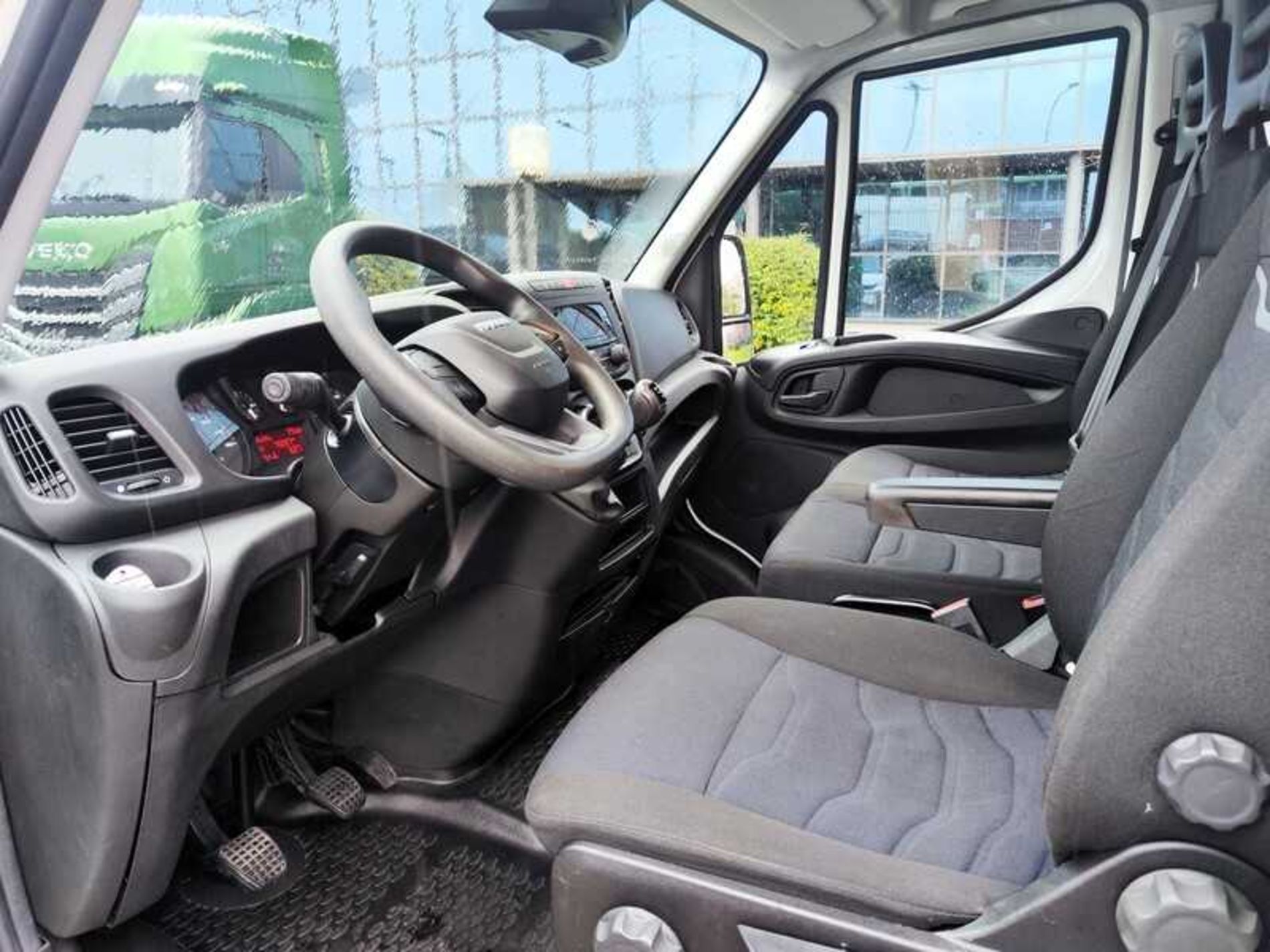 IVECO 35C16 FURGONE CON SPONDA - Lombardia Truck