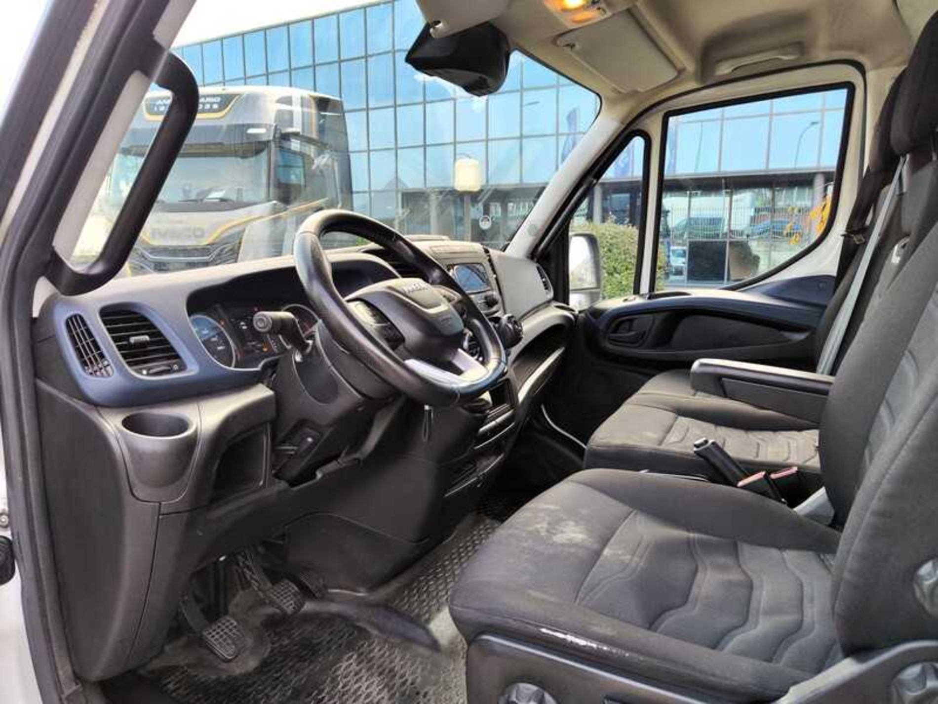 IVECO 35C163.0 CENTINATO CON SPONDA RETRATTILE - Lombardia Truck