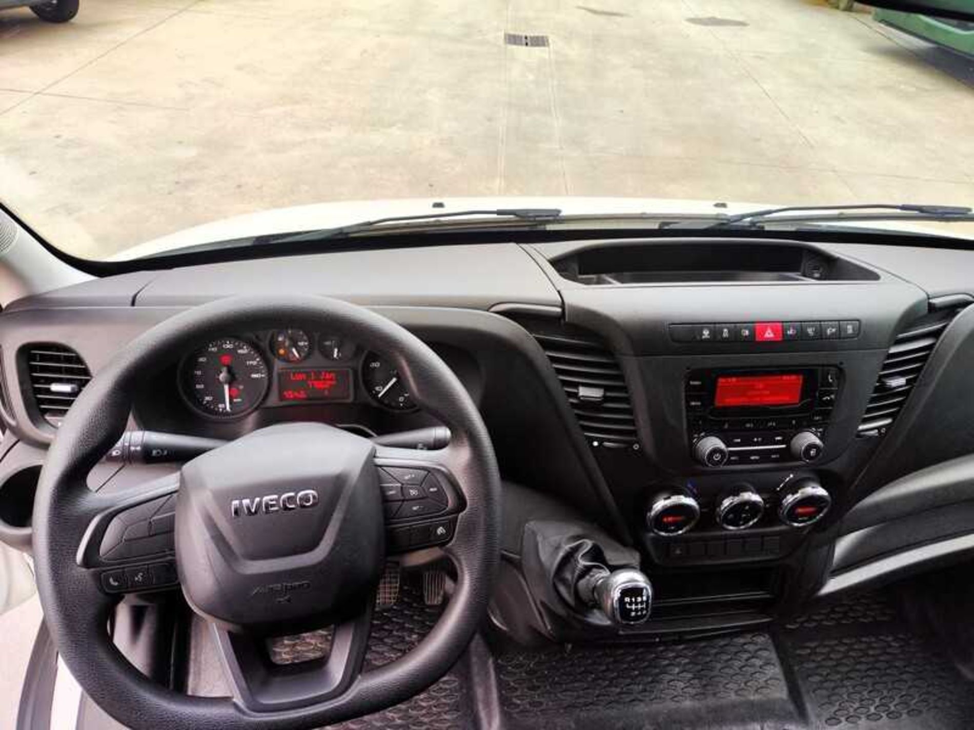 IVECO 35C163.0 FURGONE CON SPONDA - Lombardia Truck