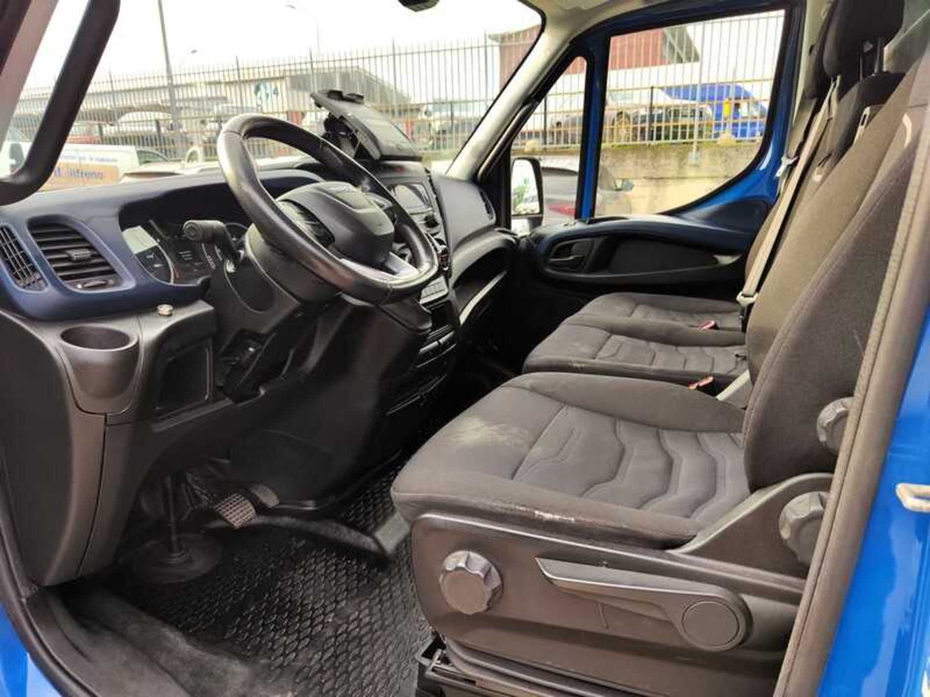 IVECO 35C18HA8 FURGONE LEGA CON SPONDA - Lombardia Truck