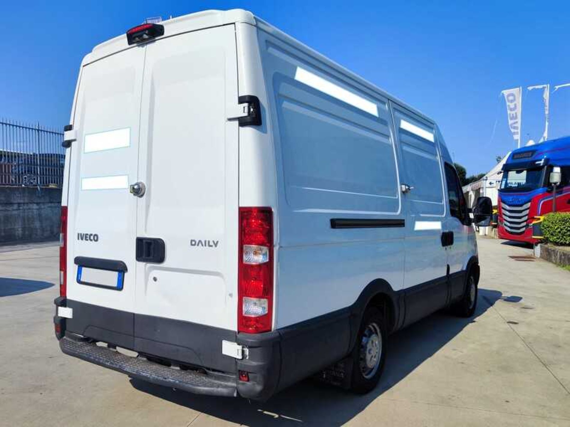 IVECO 35S14G V/P H2 3300 - Lombardia Truck