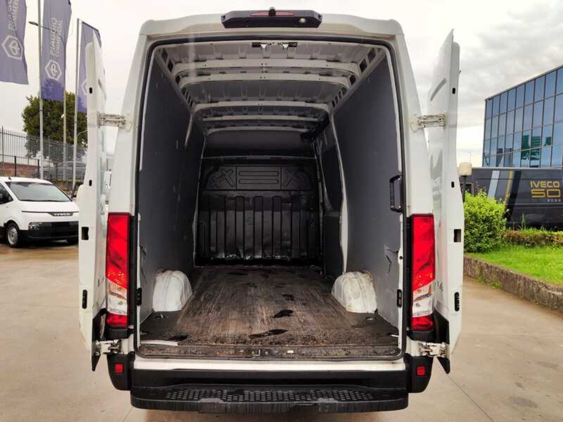 IVECO 35S14V H2 3520L - Lombardia Truck