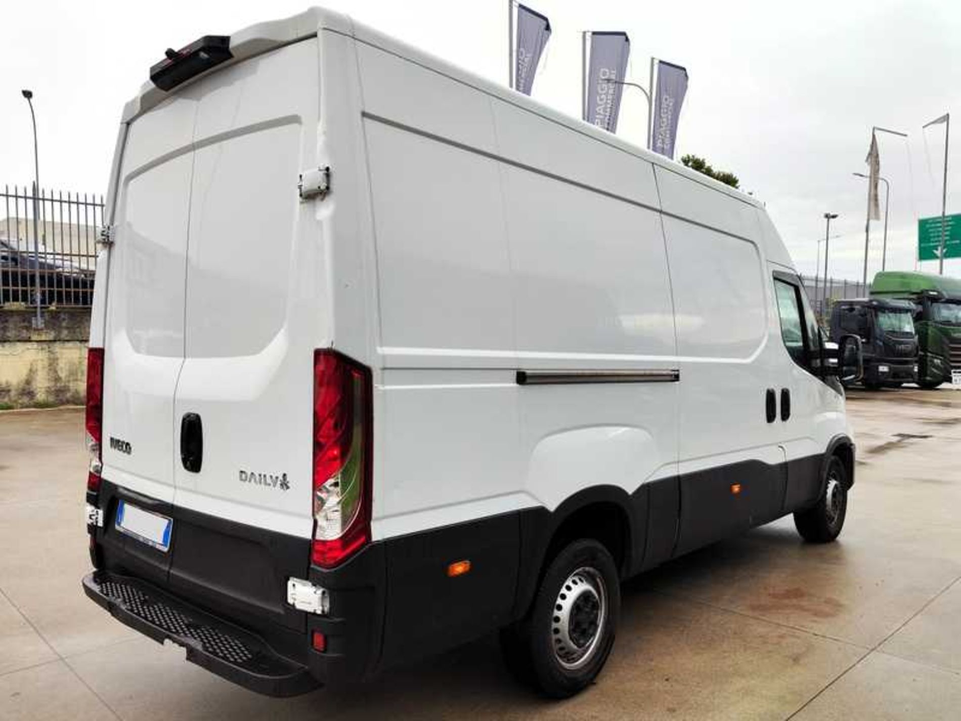 IVECO 35S14V H2 3520L - Lombardia Truck