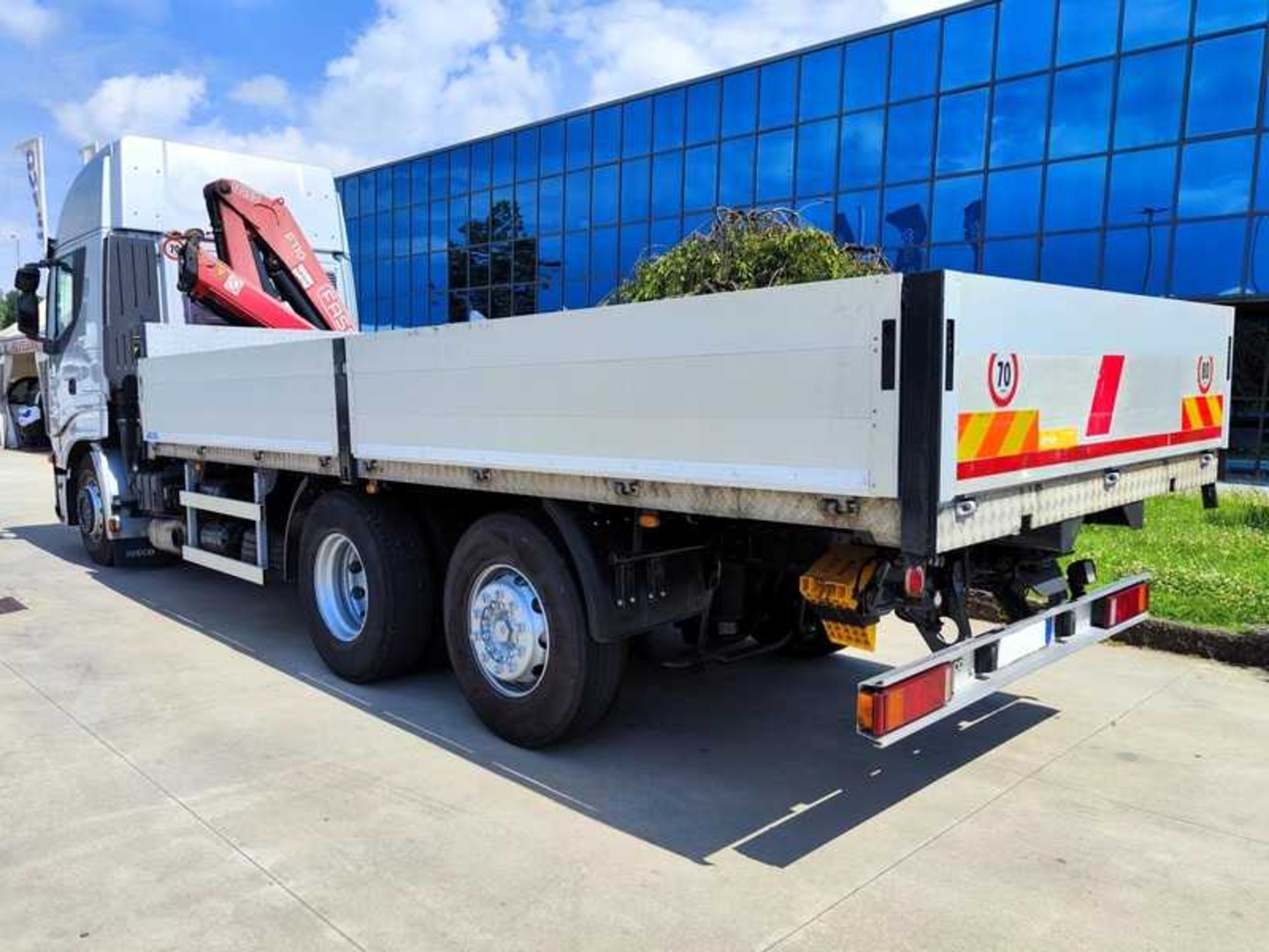 IVECO AS260S42Y/FS CASSONE CON GRU DIETRO CABINA - Lombardia Truck
