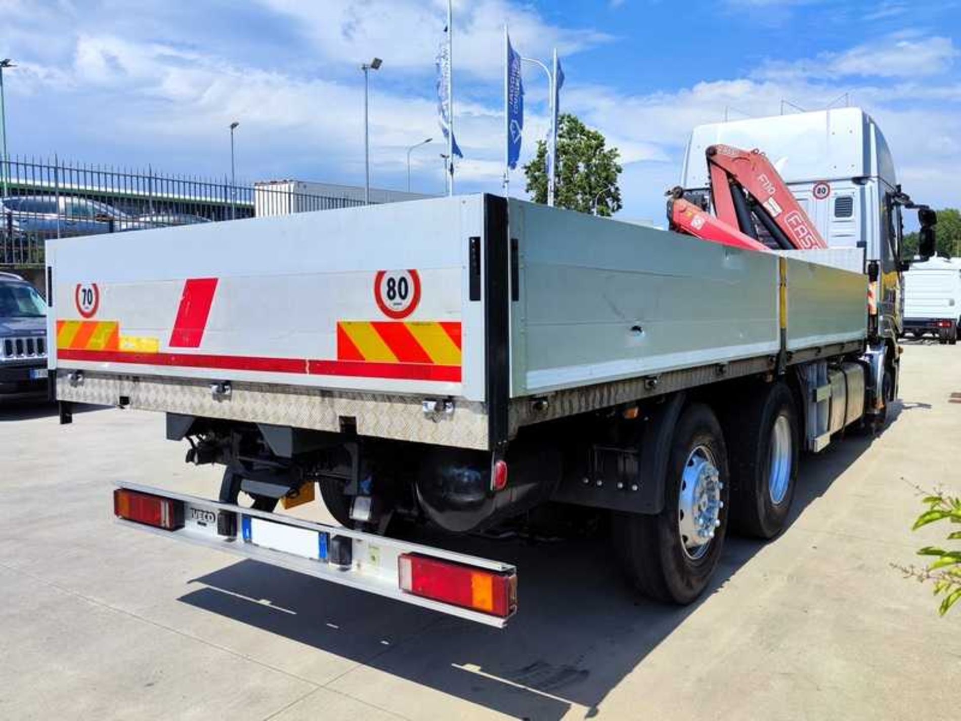 IVECO AS260S42Y/FS CASSONE CON GRU DIETRO CABINA - Lombardia Truck