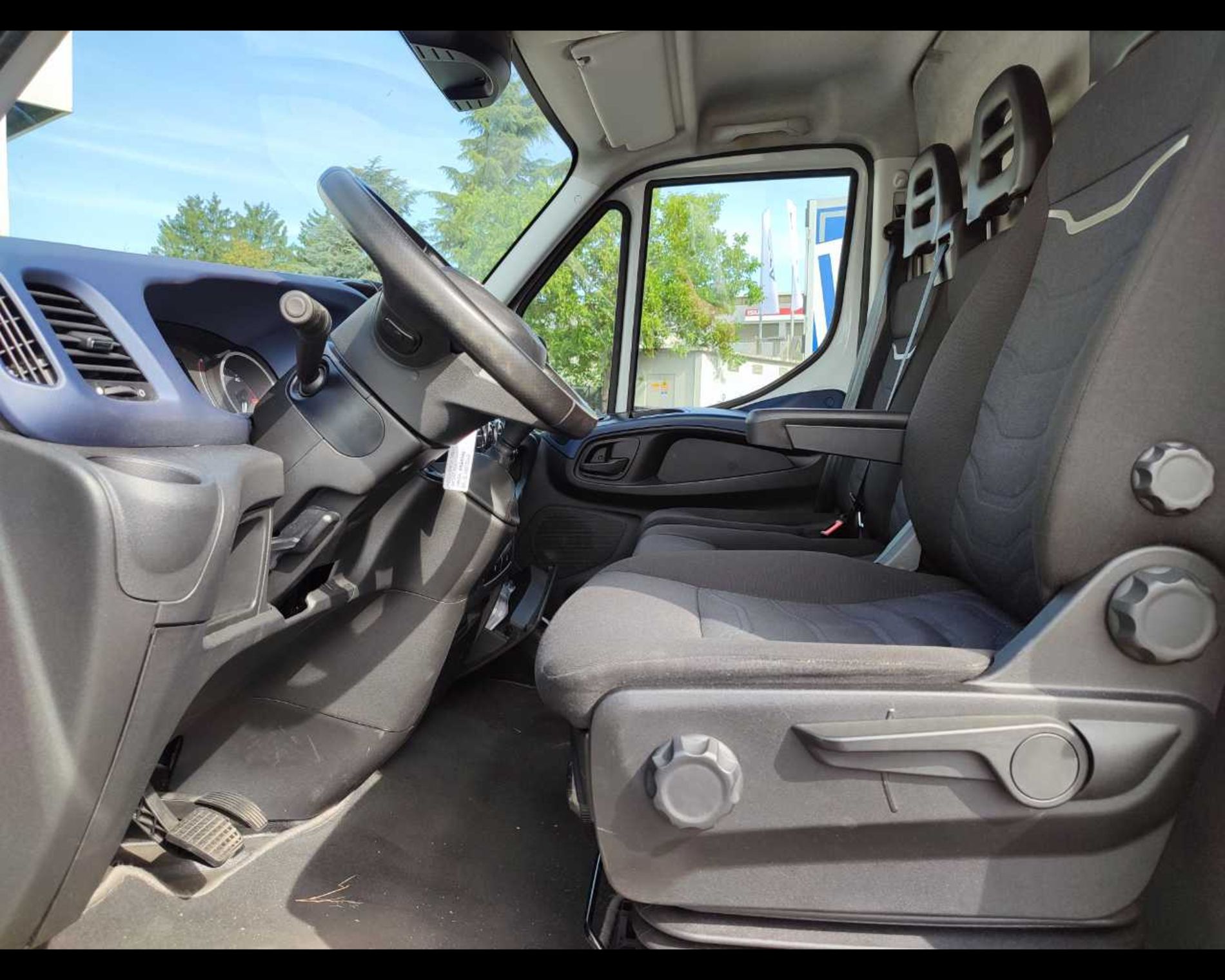 IVECO Daily 35 S16 35S16 Hi-Matic - Lombardia Truck