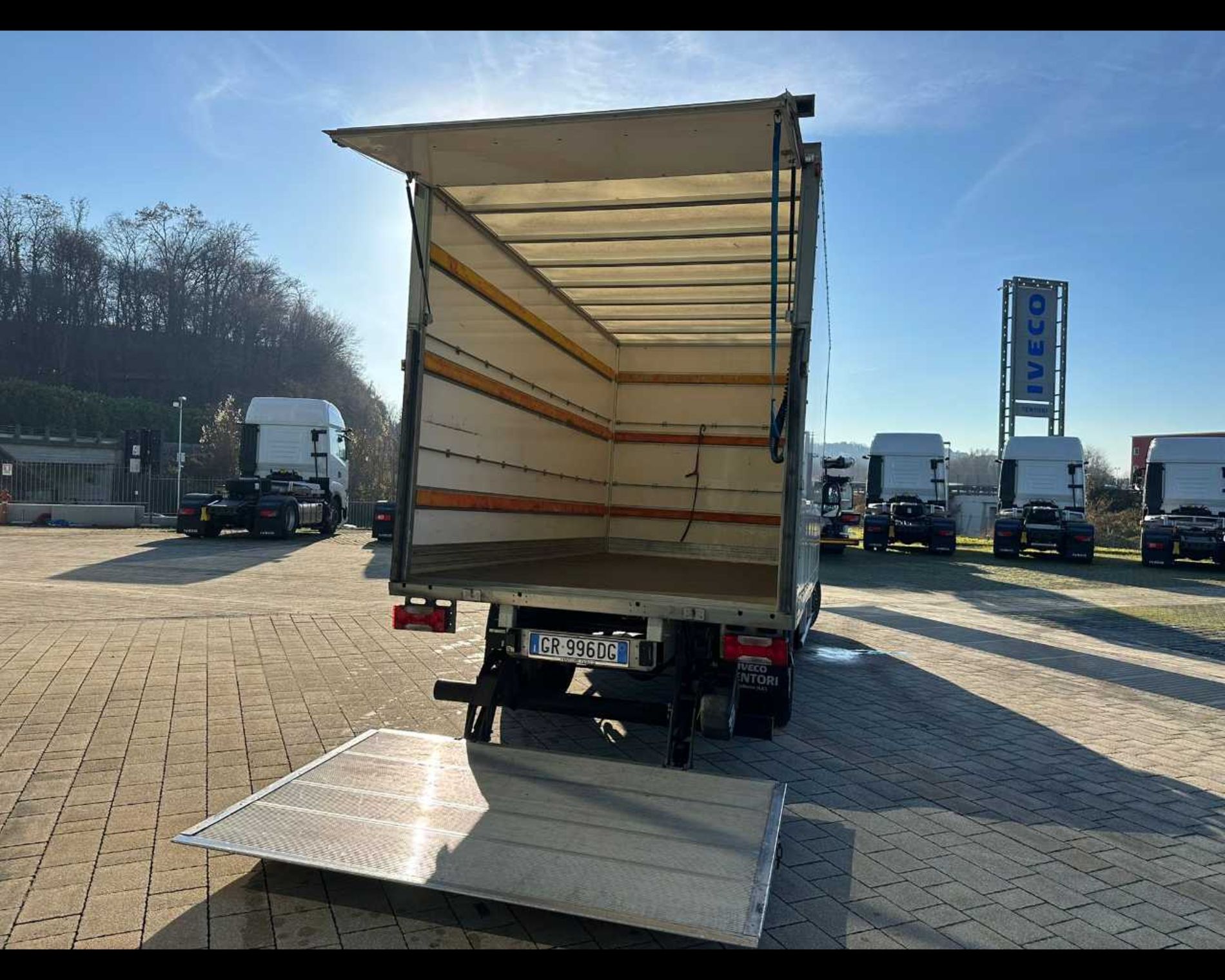 IVECO 35C16 H - FURGONE CON SPONDA CARICATRICE POSTERIORE - Lombardia Truck