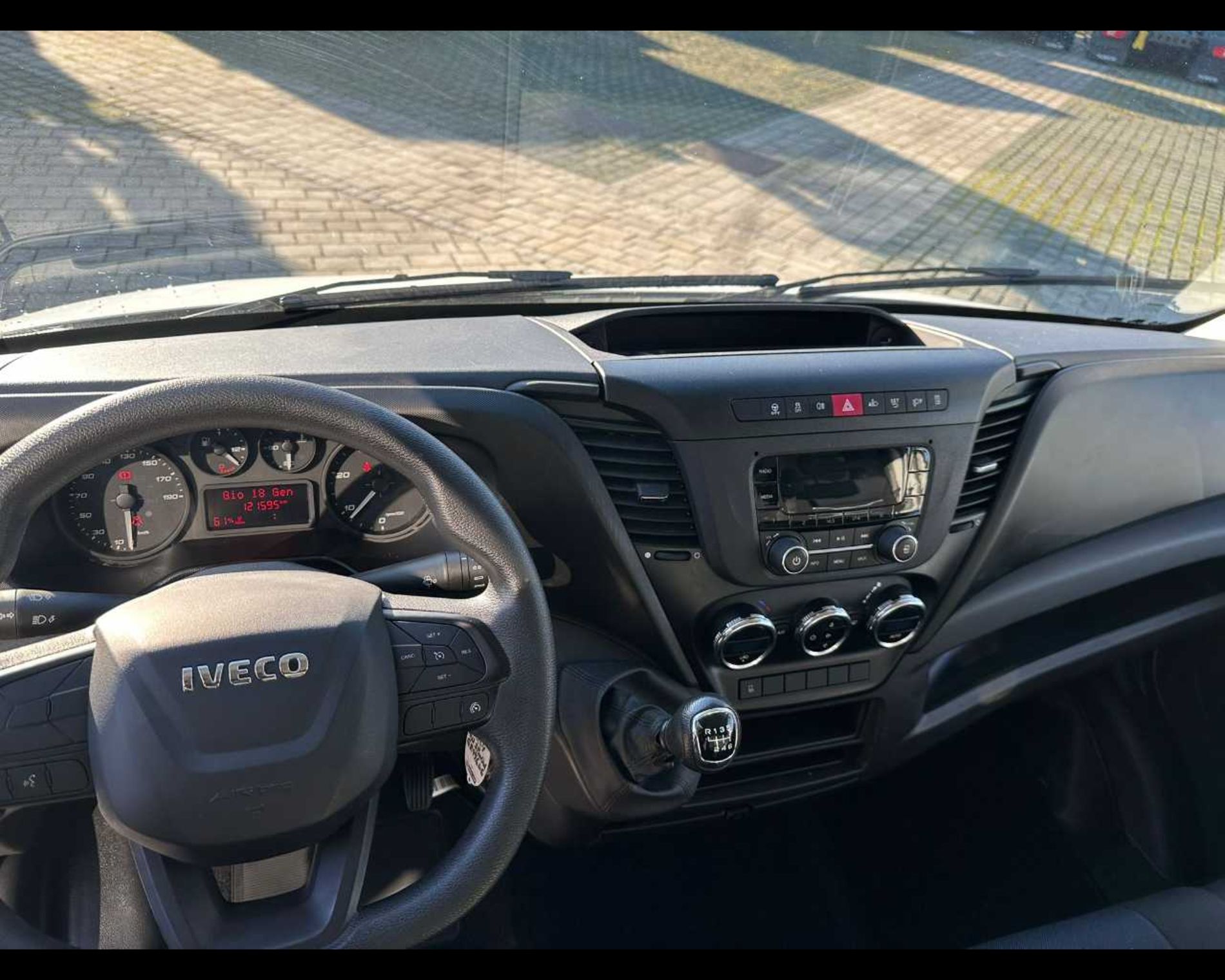 IVECO 35C16 H - FURGONE CON SPONDA CARICATRICE POSTERIORE - Lombardia Truck