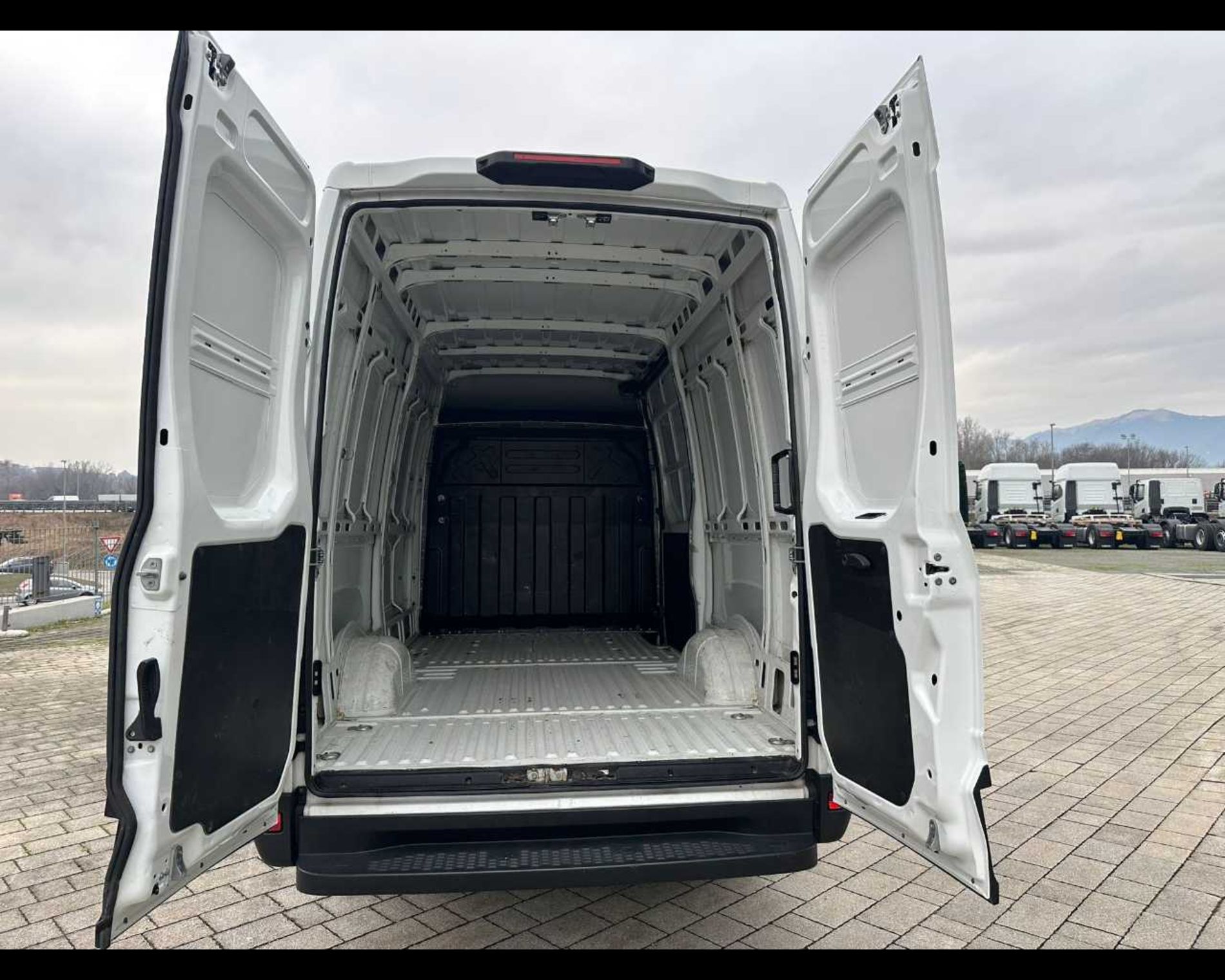 IVECO DAILY 35S12V - FURGONE DI SERIE - Lombardia Truck