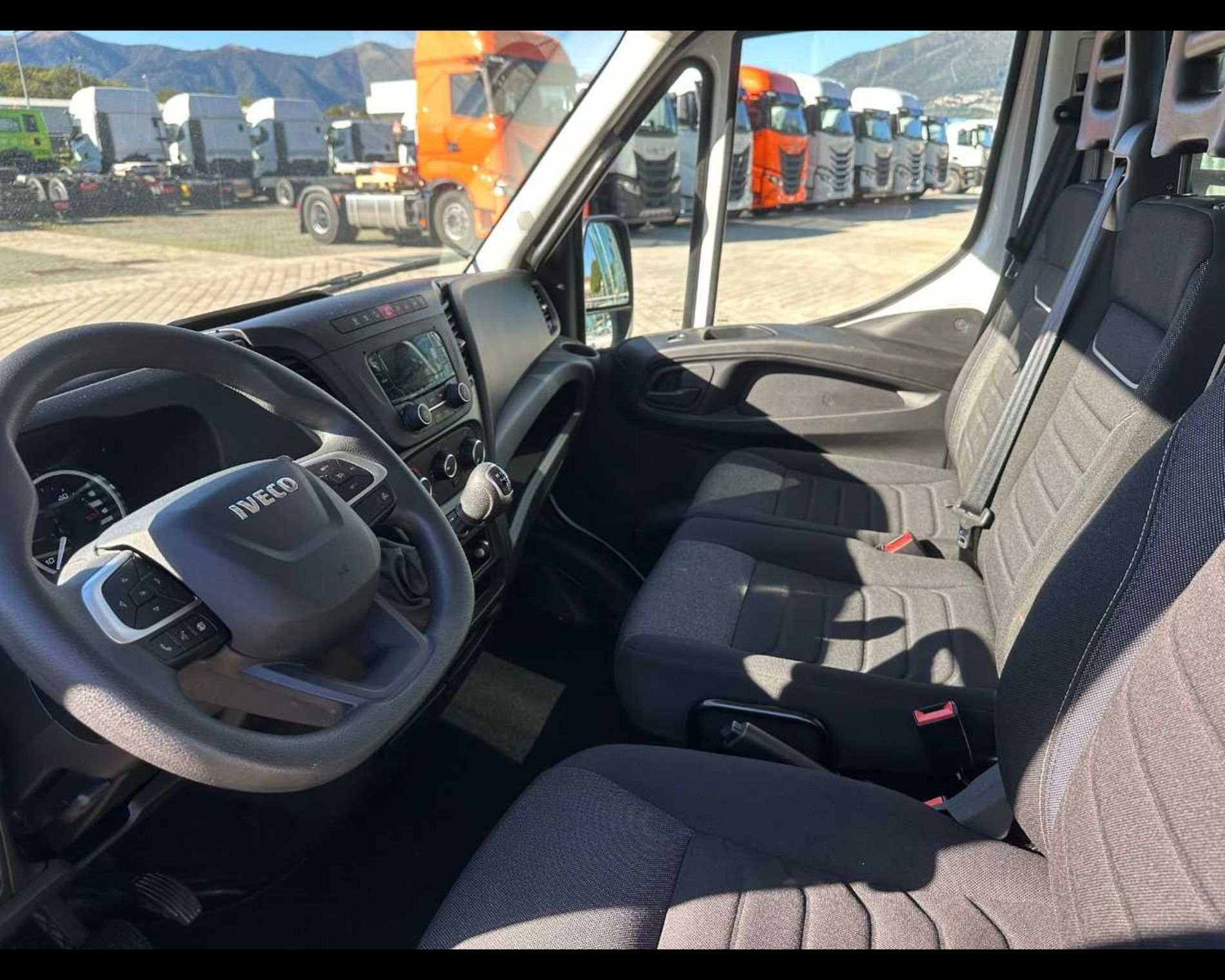 IVECO 35C14 H - CASSONE RIBALTABILE TRILATERALE - Lombardia Truck