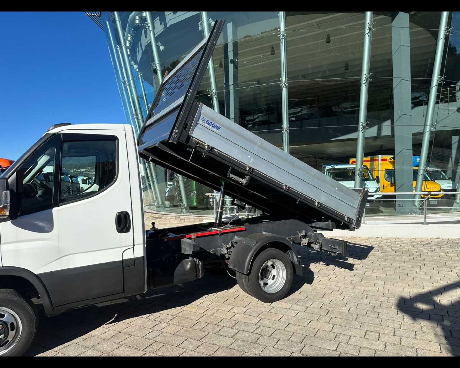 IVECO 35C14 H - CASSONE RIBALTABILE TRILATERALE - Lombardia Truck