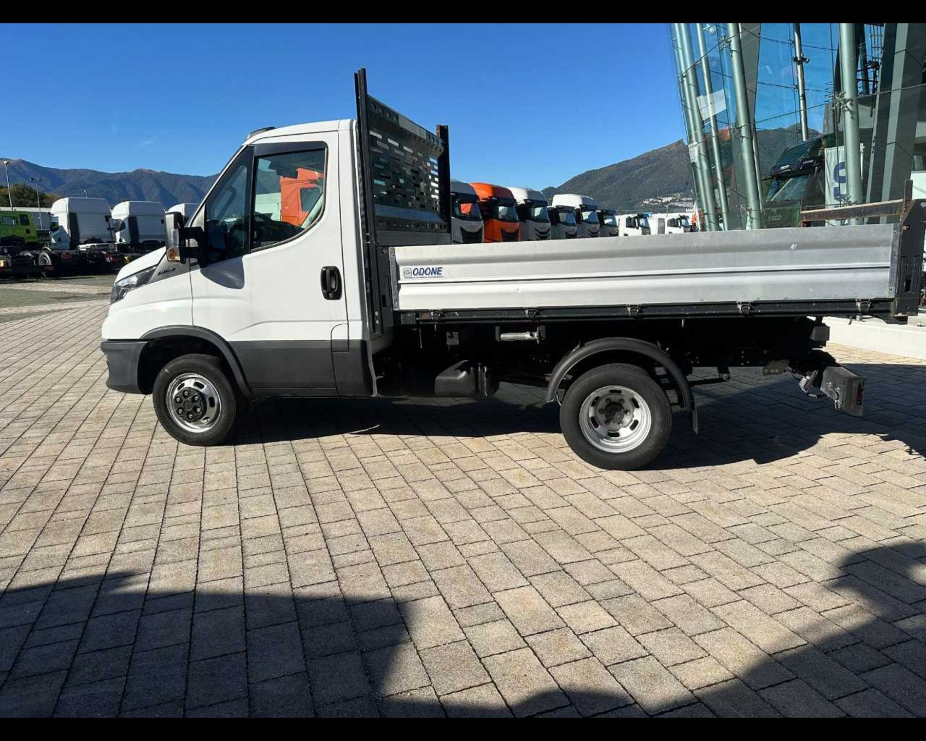 IVECO 35C14 H - CASSONE RIBALTABILE TRILATERALE - Lombardia Truck
