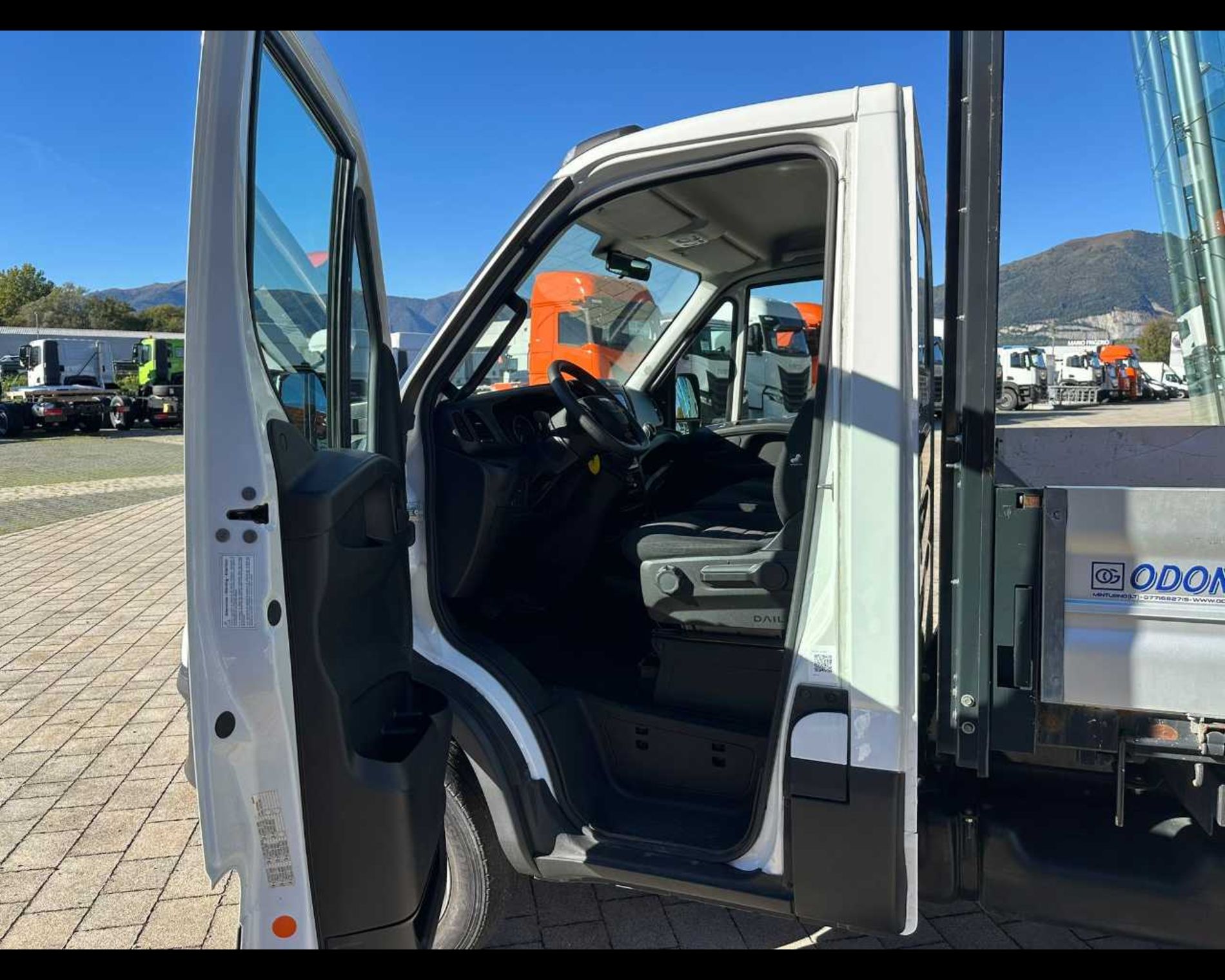 IVECO 35C14 H - CASSONE RIBALTABILE TRILATERALE - Lombardia Truck