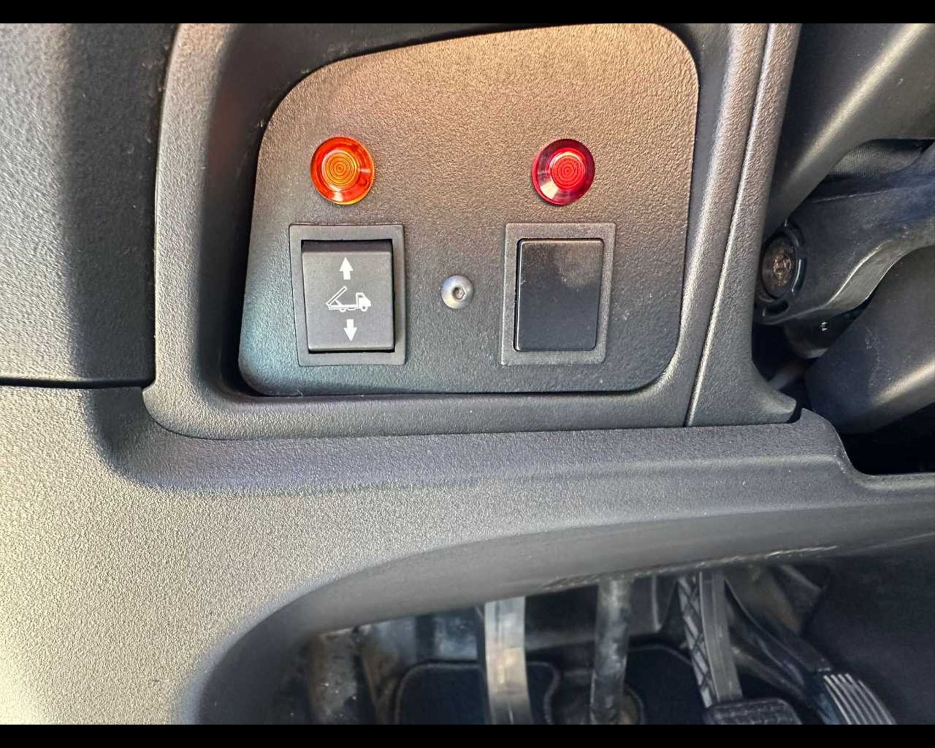 IVECO 35C14 H - CASSONE RIBALTABILE TRILATERALE - Lombardia Truck