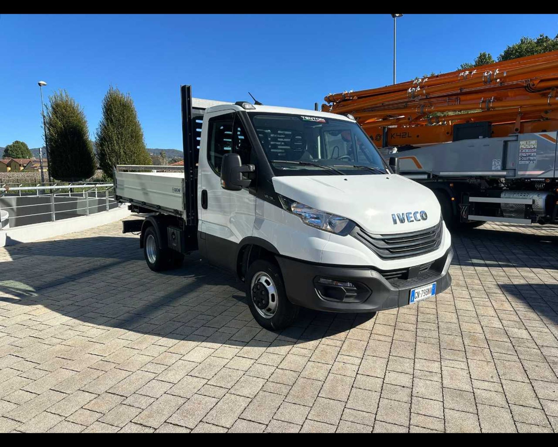 IVECO 35C14 H - CASSONE RIBALTABILE TRILATERALE - Lombardia Truck