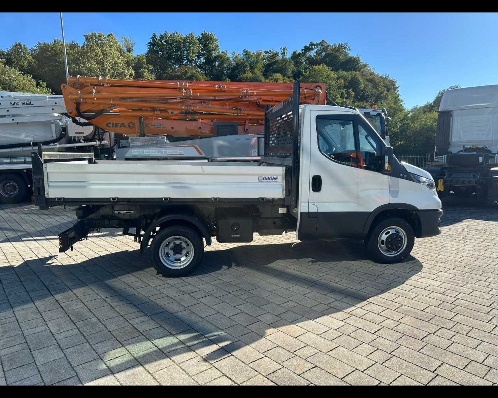 IVECO 35C14 H - CASSONE RIBALTABILE TRILATERALE - Lombardia Truck