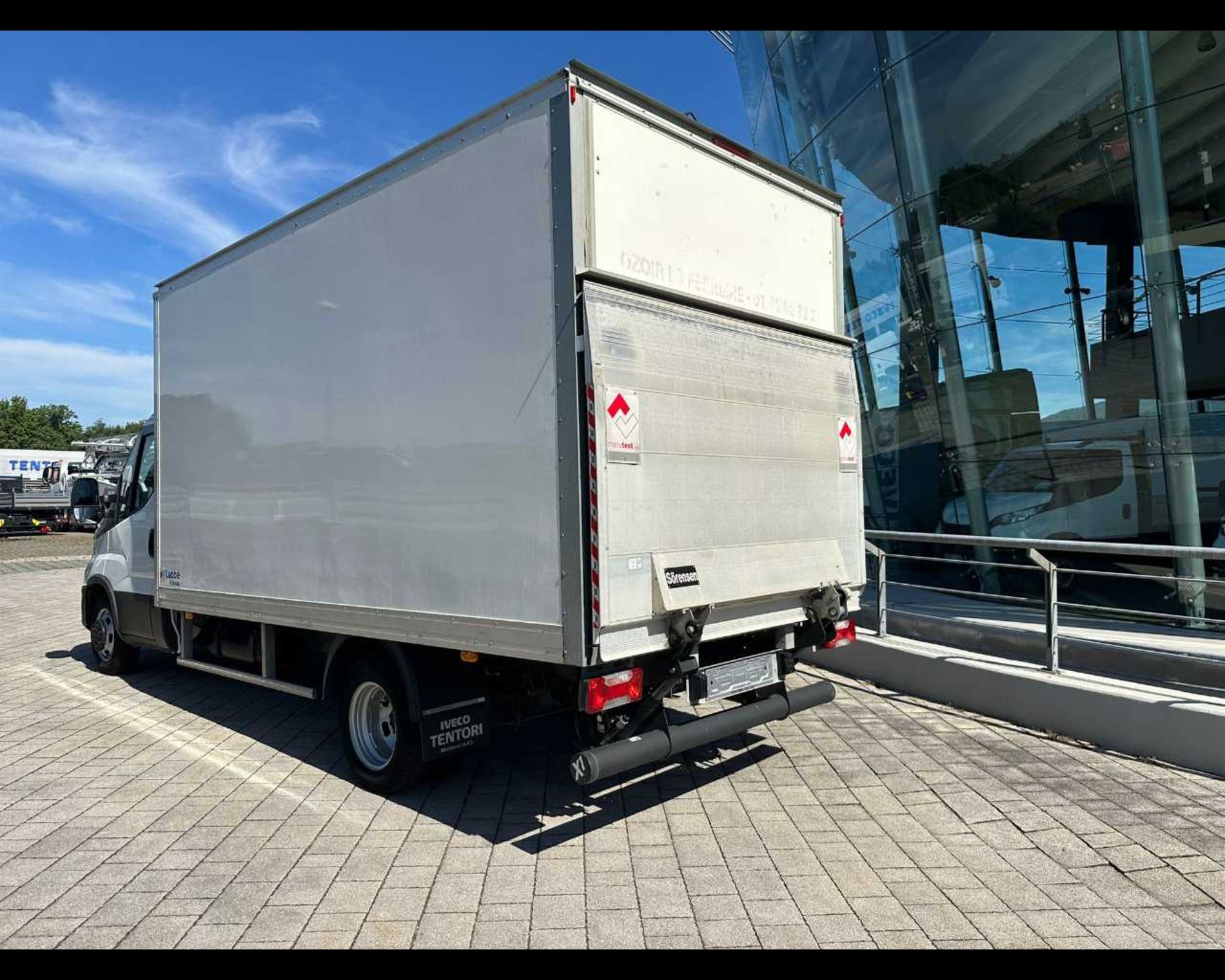 IVECO 35C16 H - FURGONE CON SPONDA CARICATRICE POSTERIORE - Lombardia Truck