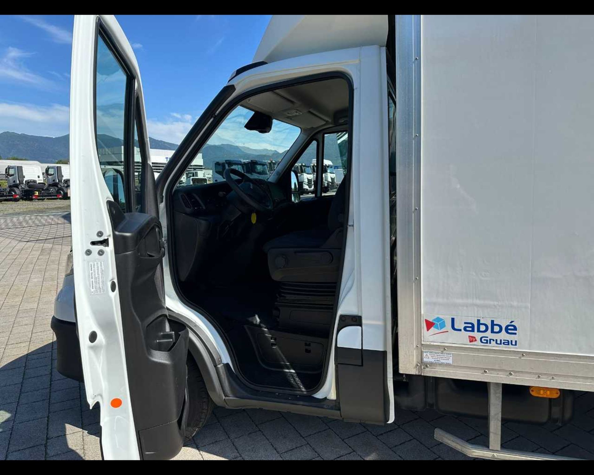 IVECO 35C16 H - FURGONE CON SPONDA CARICATRICE POSTERIORE - Lombardia Truck