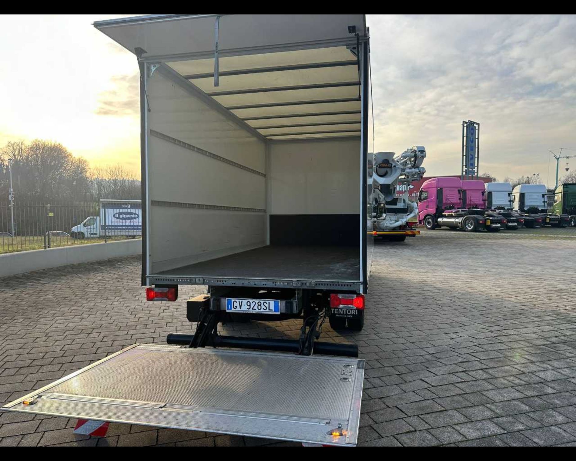 IVECO 35C16 H - FURGONE CON SPONDA CARICATRICE POSTERIORE - Lombardia Truck