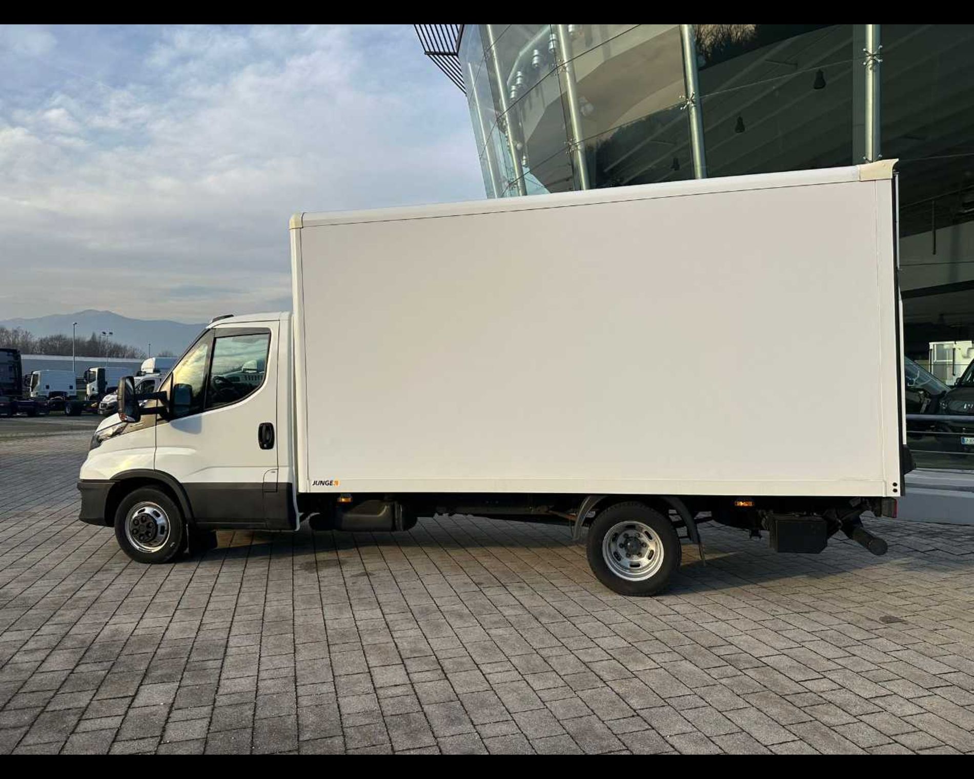 IVECO 35C16 H - FURGONE CON SPONDA CARICATRICE POSTERIORE - Lombardia Truck