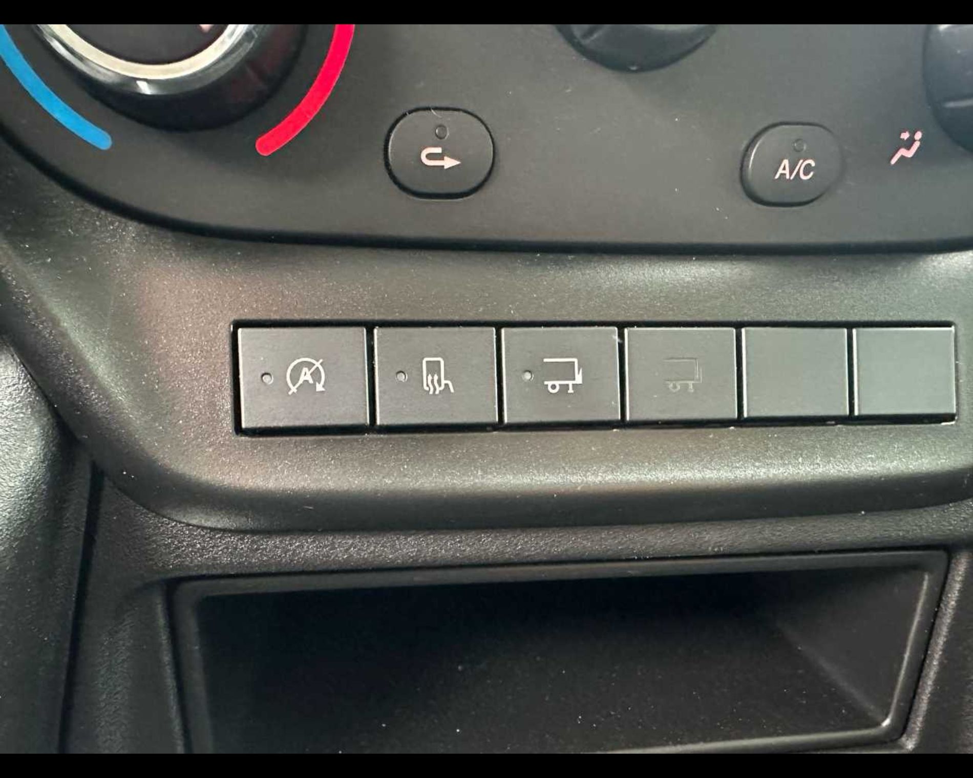 IVECO 35C16 H - FURGONE IN LEGA CON SPONDA CARICATRICE POSTERIORE - Lombardia Truck