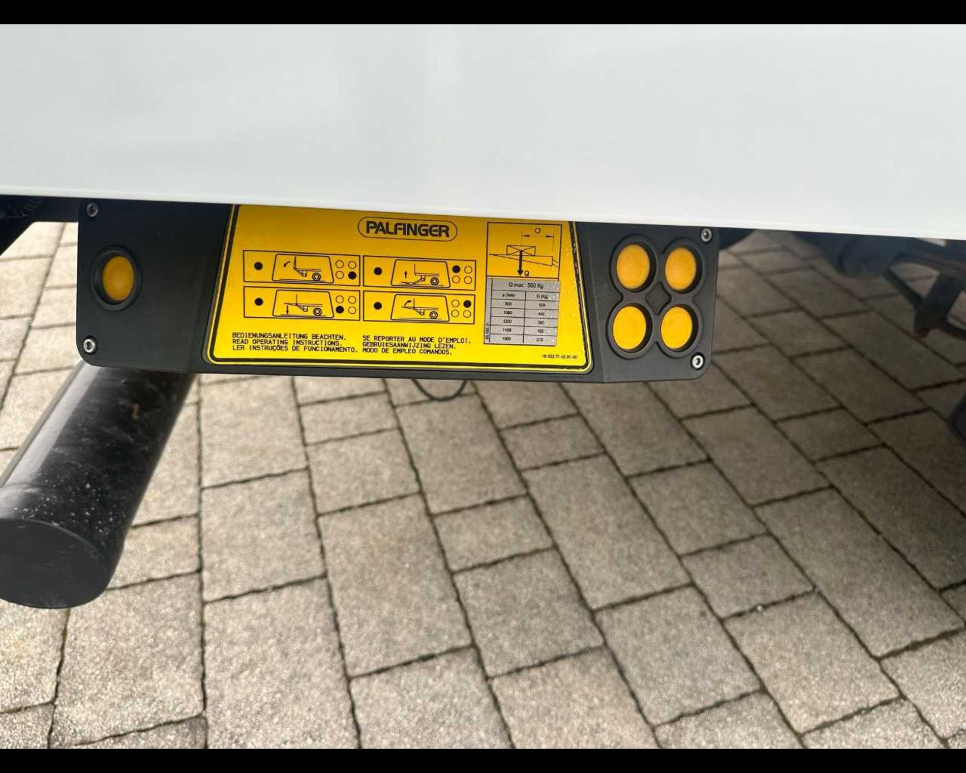 IVECO 35C16 H - FURGONE IN LEGA CON SPONDA CARICATRICE POSTERIORE - Lombardia Truck