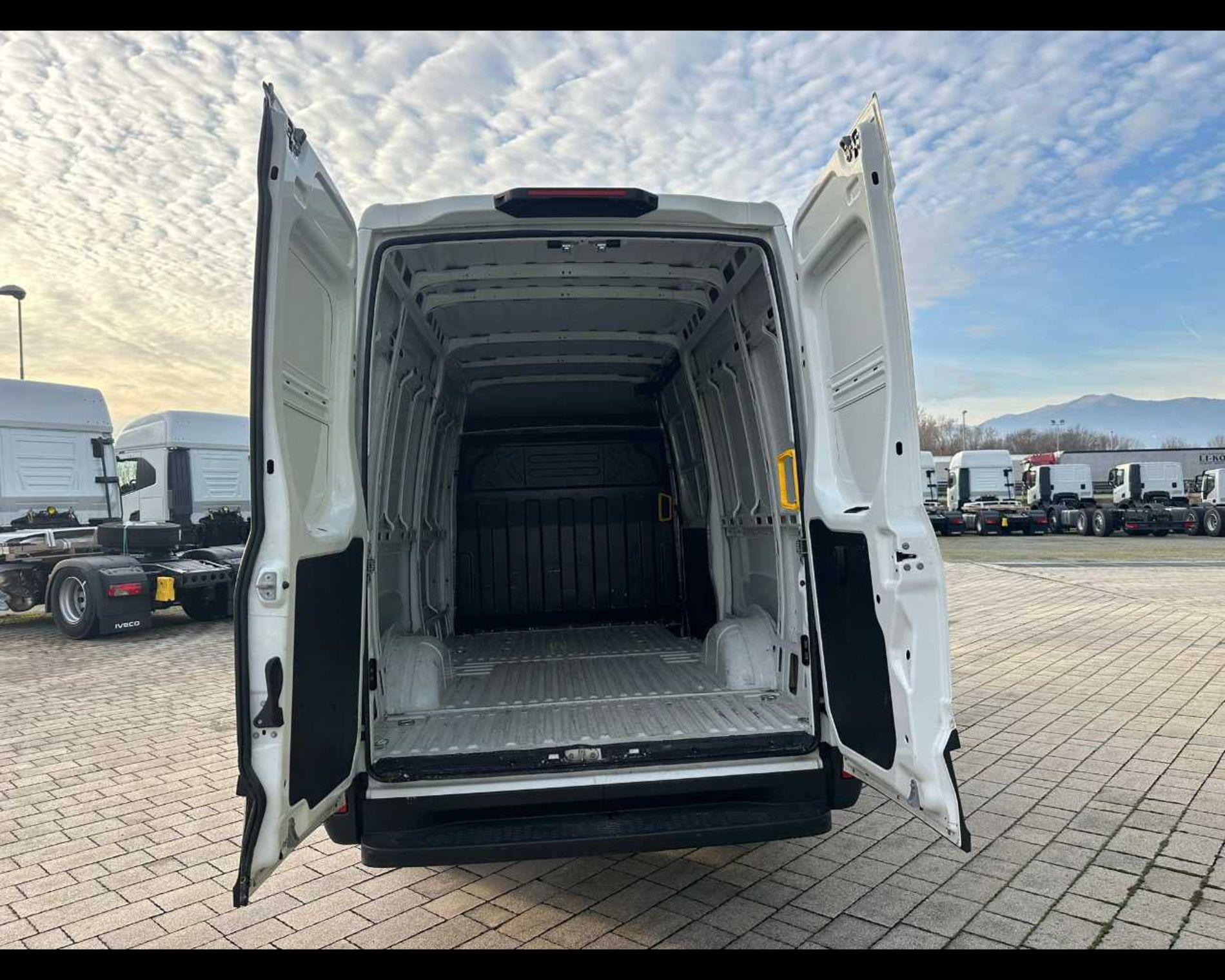 IVECO 35S14V - FURGONE DI SERIE - Lombardia Truck