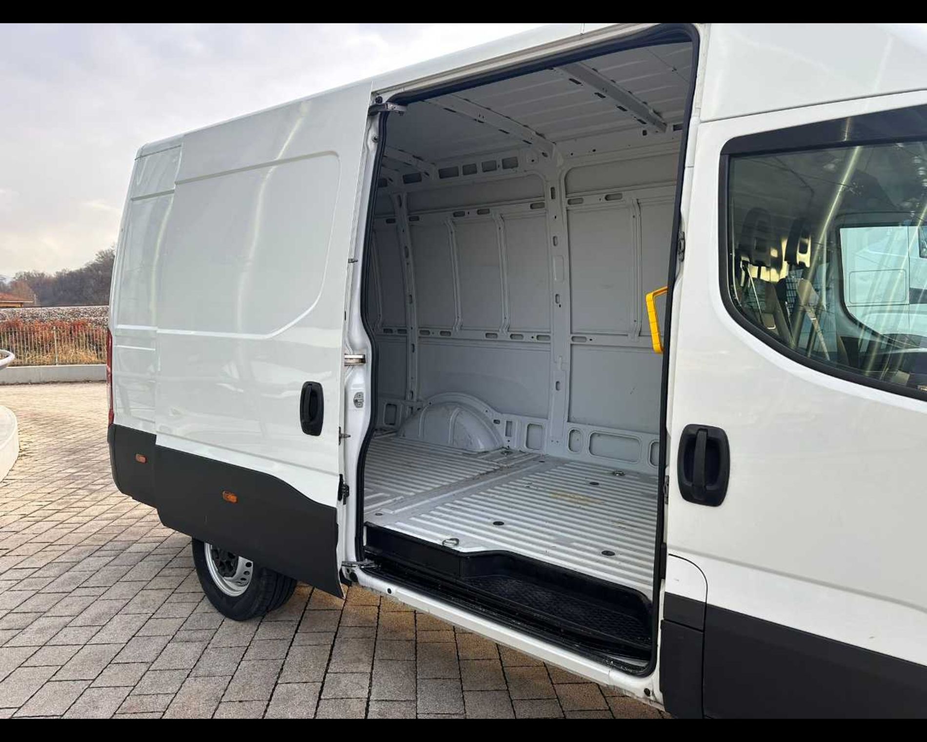 IVECO 35S14V - FURGONE DI SERIE - Lombardia Truck