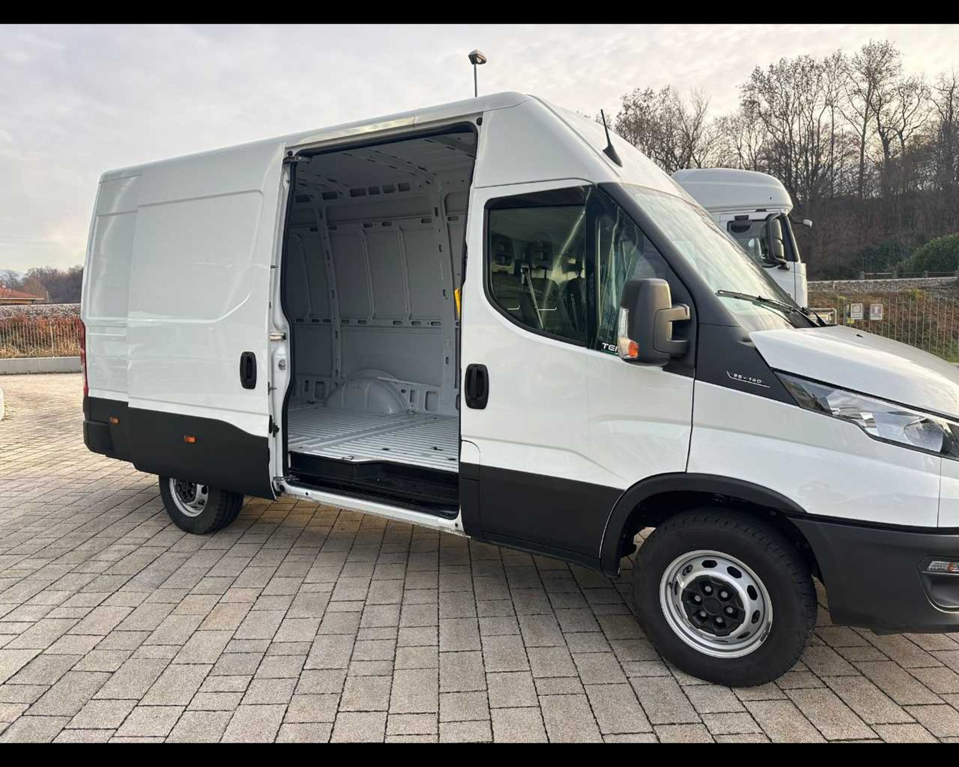 IVECO 35S14V - FURGONE DI SERIE - Lombardia Truck