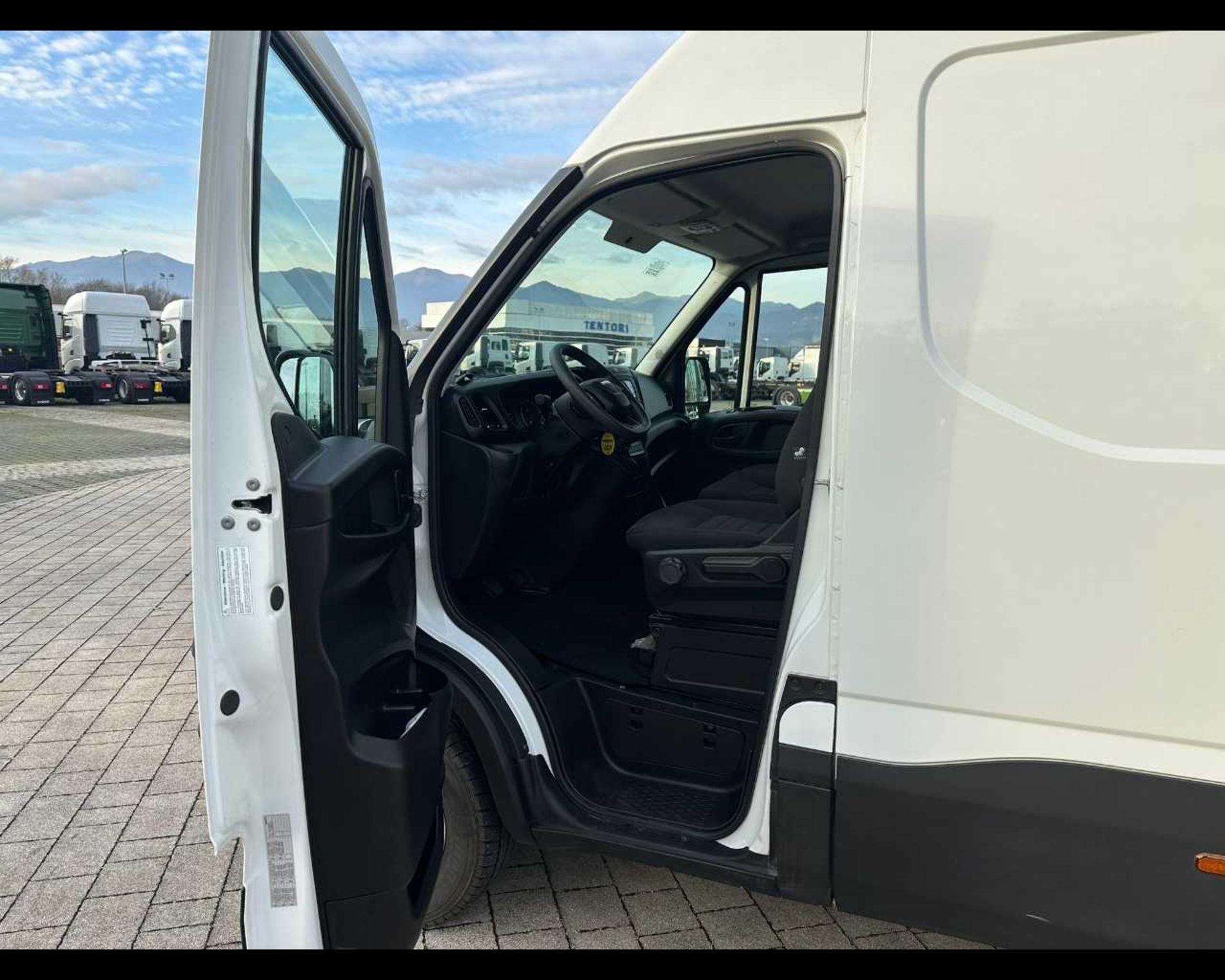 IVECO 35S14V - FURGONE DI SERIE - Lombardia Truck