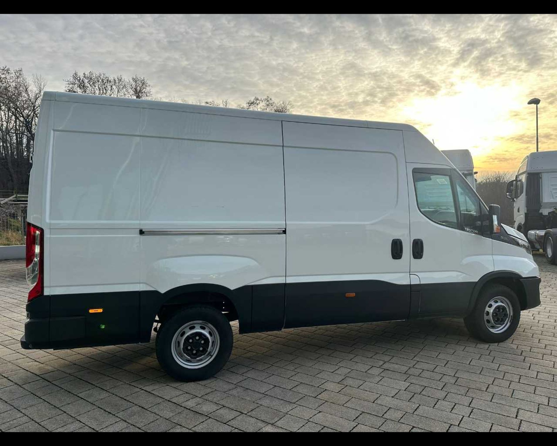 IVECO 35S14V - FURGONE DI SERIE - Lombardia Truck