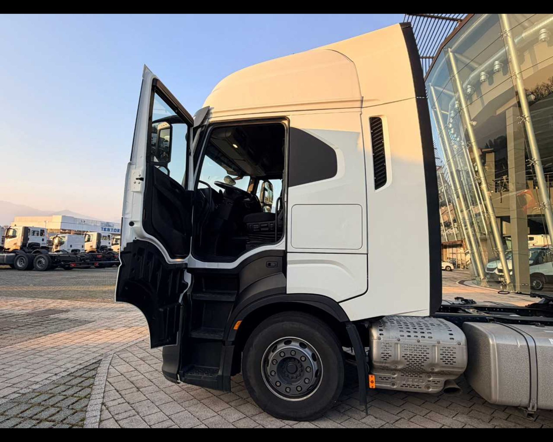 IVECO S-WAY AS440S49T/P - TRATTORE STRADALE - Lombardia Truck