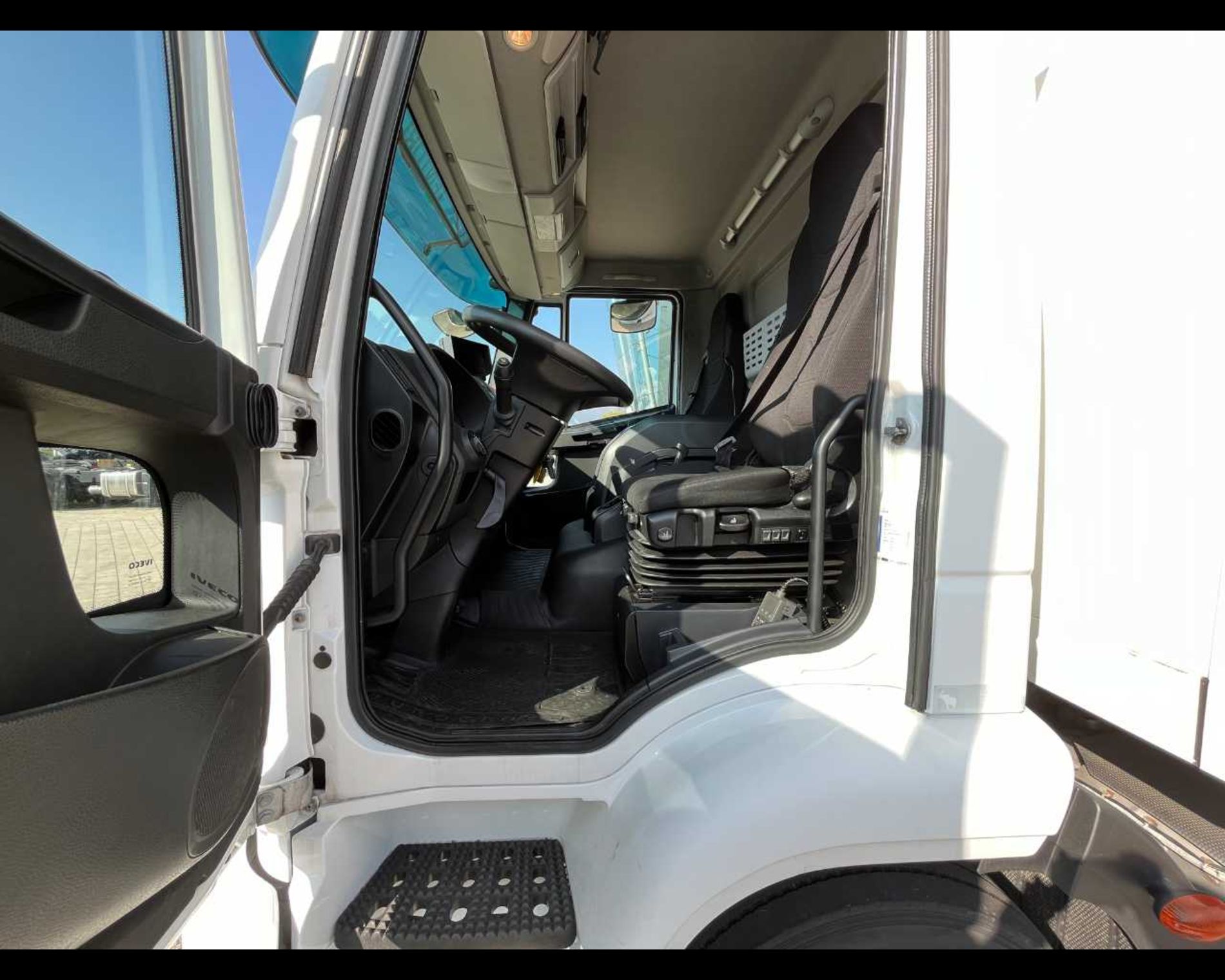 IVECO ML120E25/P - FURGONE CON SPONDA CARICATRICE POSTERIORE - Lombardia Truck