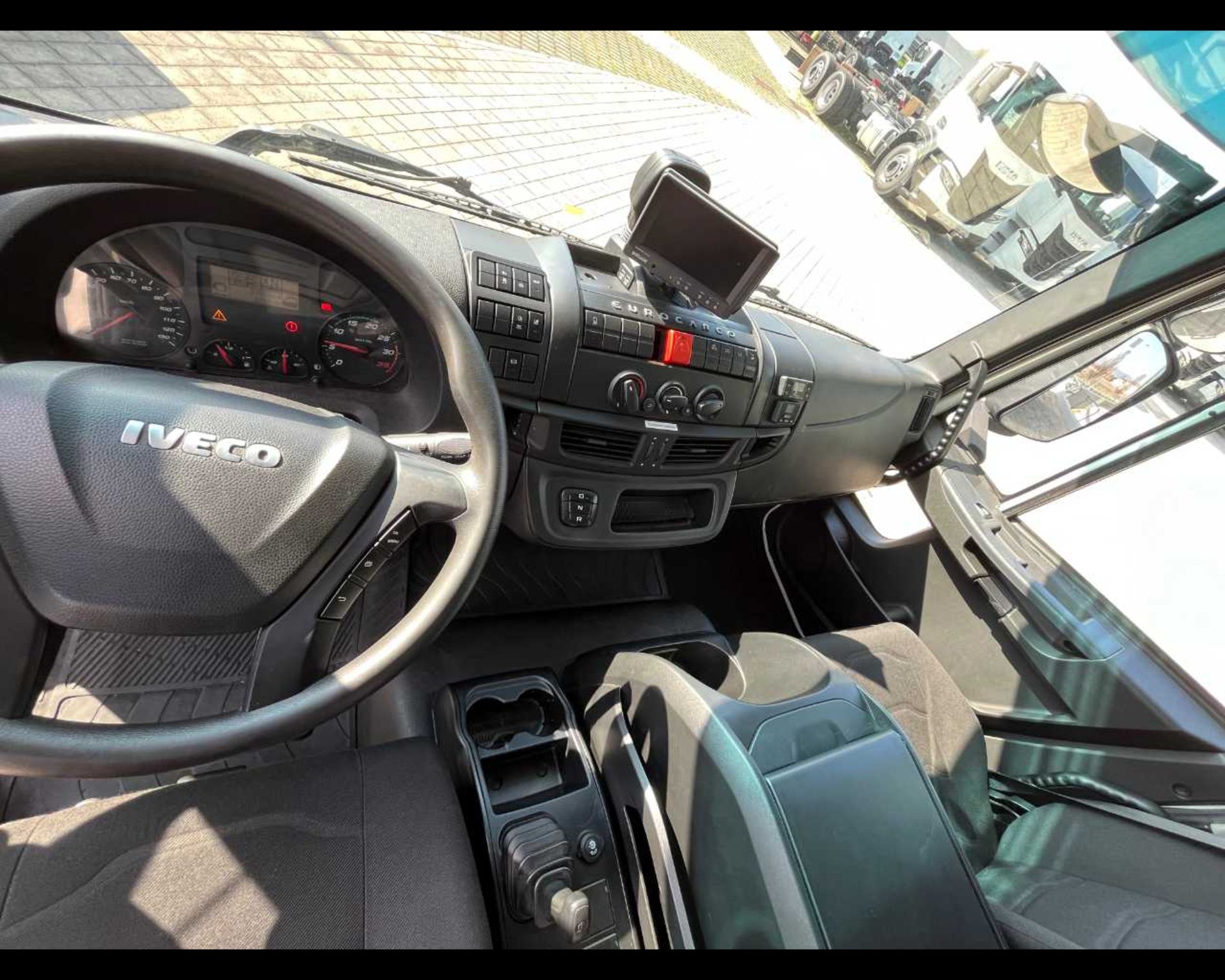 IVECO ML120E25/P - FURGONE CON SPONDA CARICATRICE POSTERIORE - Lombardia Truck