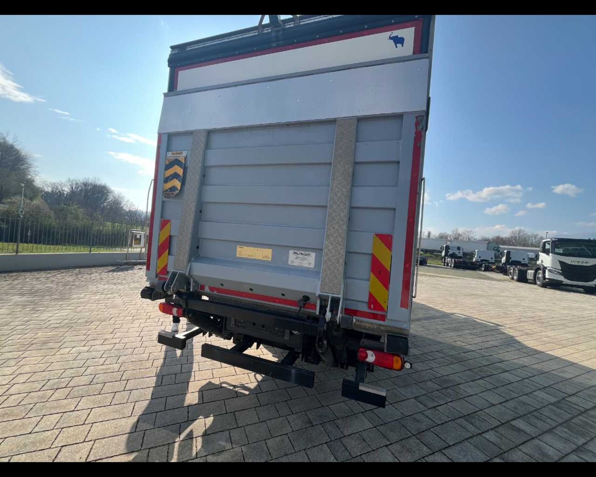 IVECO ML120E25/P - FURGONE CON SPONDA CARICATRICE POSTERIORE - Lombardia Truck